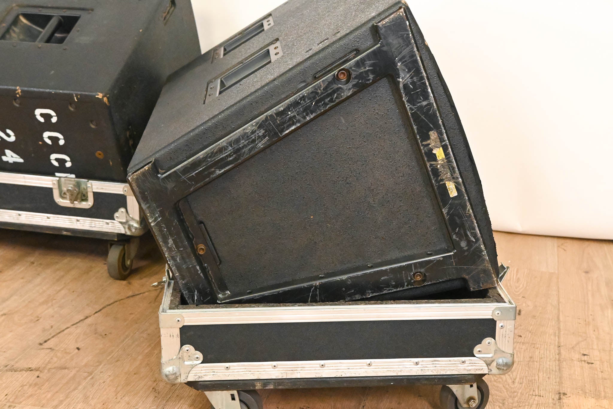 EAW KF650z Virtual Array Full Range Loudspeaker (PAIR) w/ Road Case