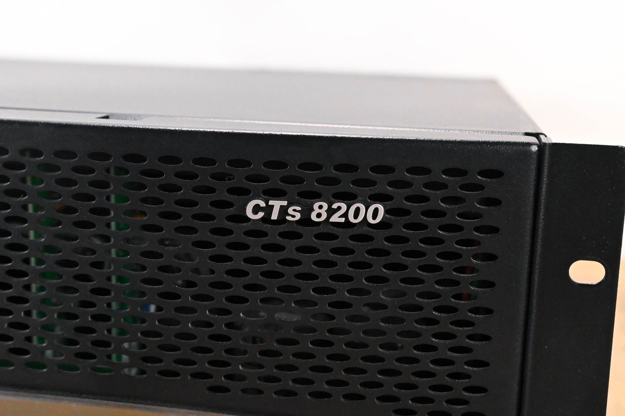 Crown CTs 8200 200W 8-Channel Power Amplifier