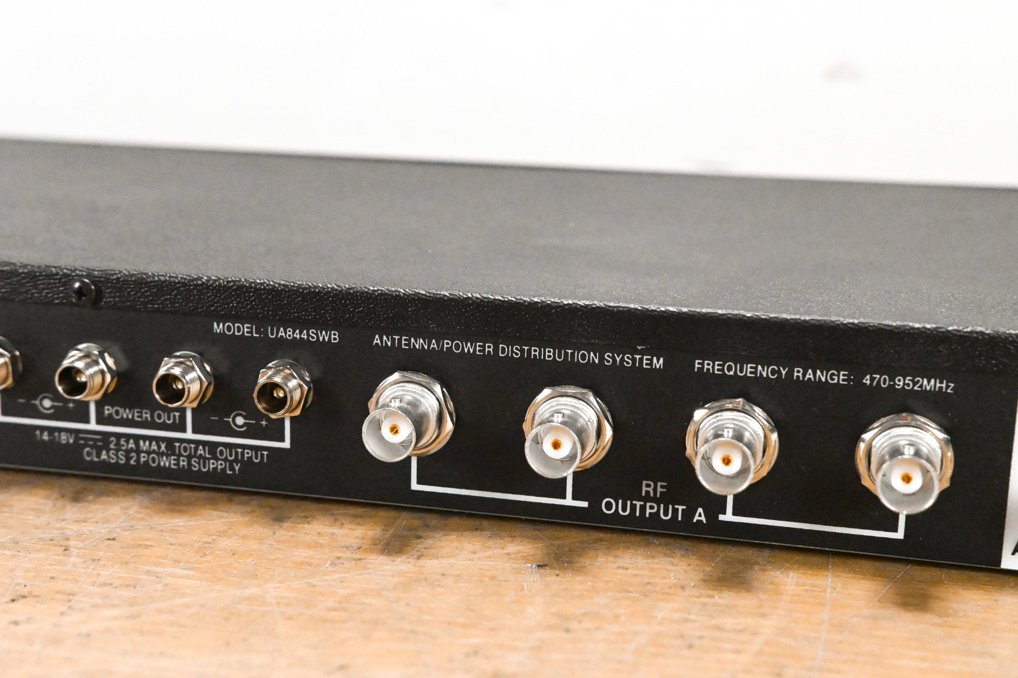 Shure UA844SWB Antenna Distribution System - 470-952 MHz (NO PSU)