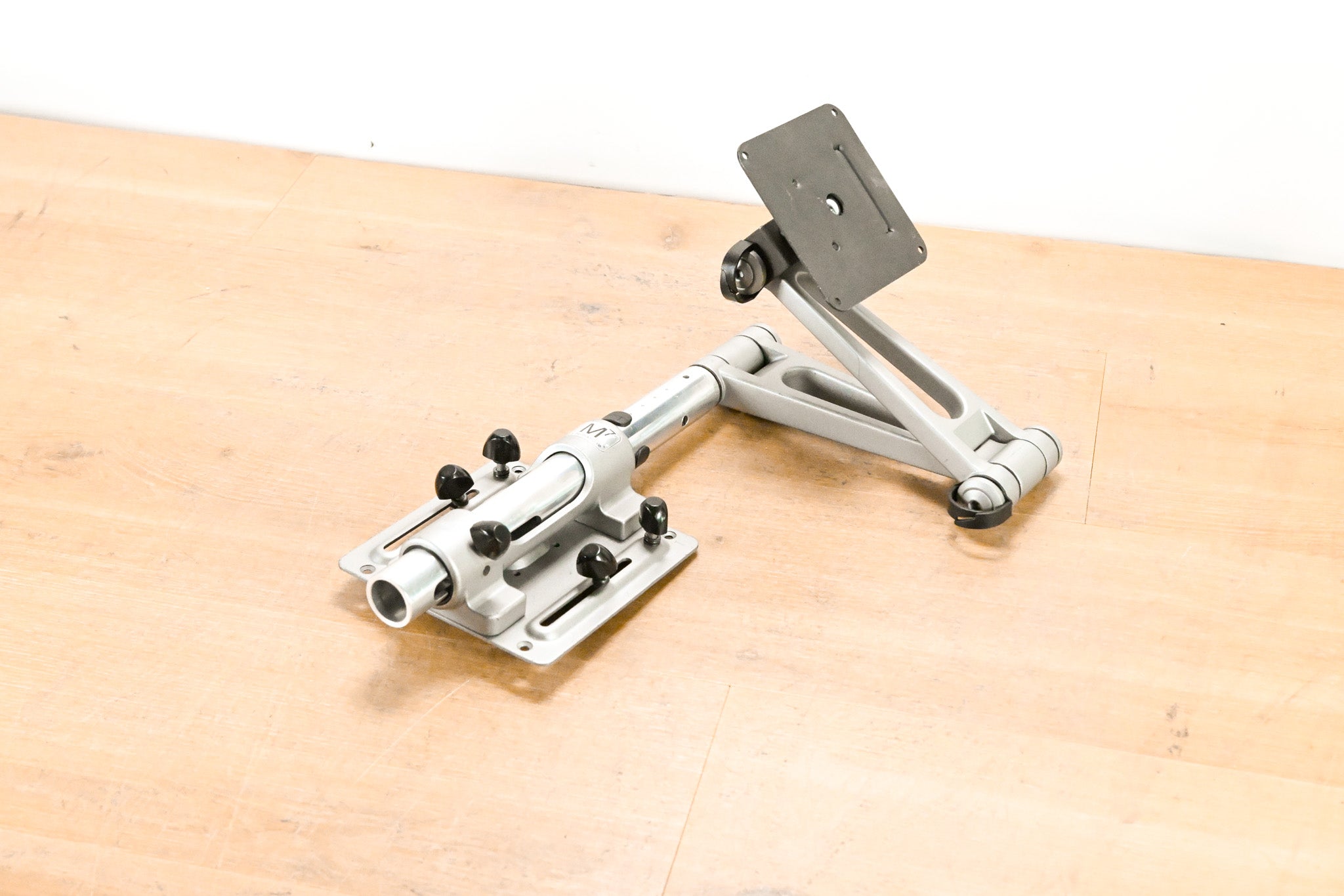 Humanscale M7 Adjustable Monitor Arm