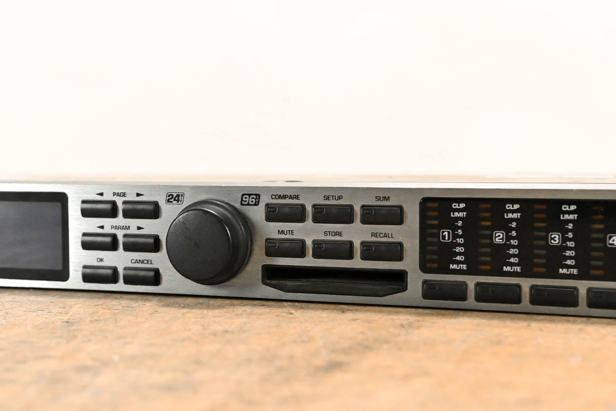 Behringer ULTRADRIVE PRO DCX2496 Loudspeaker Management System