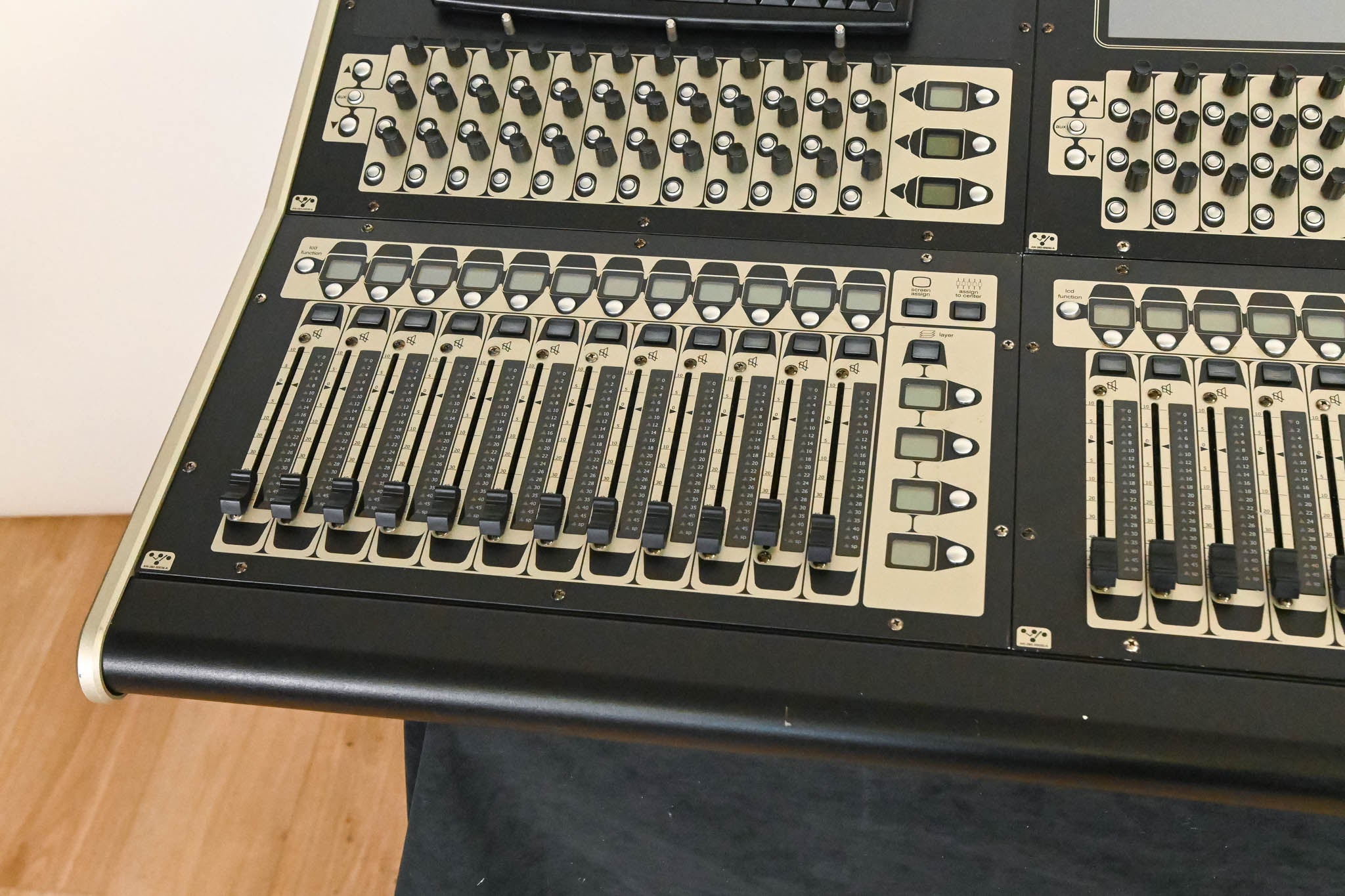 DiGiCo SD8 120-Channel Digital Mixing Console w/ Waves Card + ST Optical