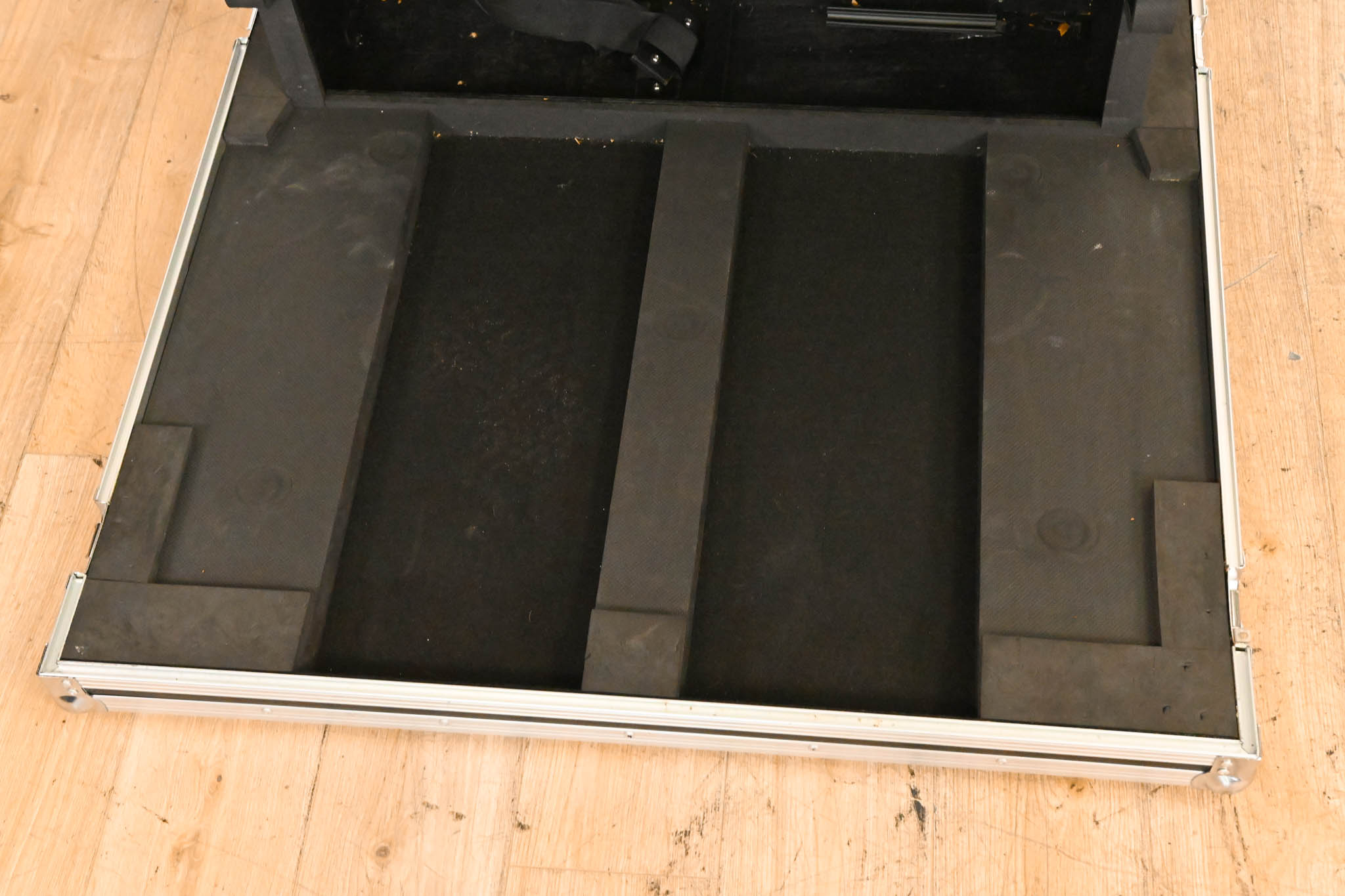 Gator Cases G-TOUR M32 ATA Road Case with Doghouse for Midas M32 Mixer