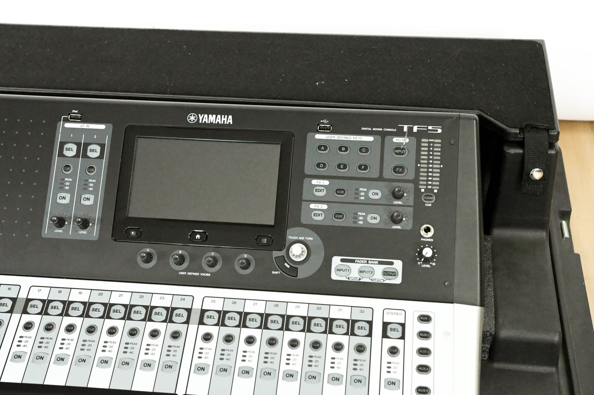 Yamaha TF5 32-Input Digital Mixing Console with Road Case