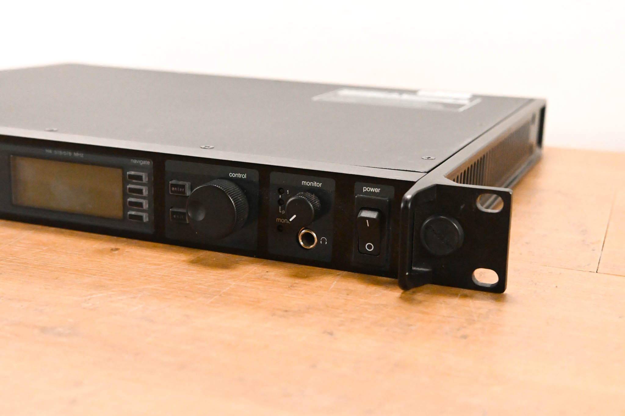 Shure UR4D Dual-Channel UHF Wireless Receiver - H4 Band: 518-578 MHz