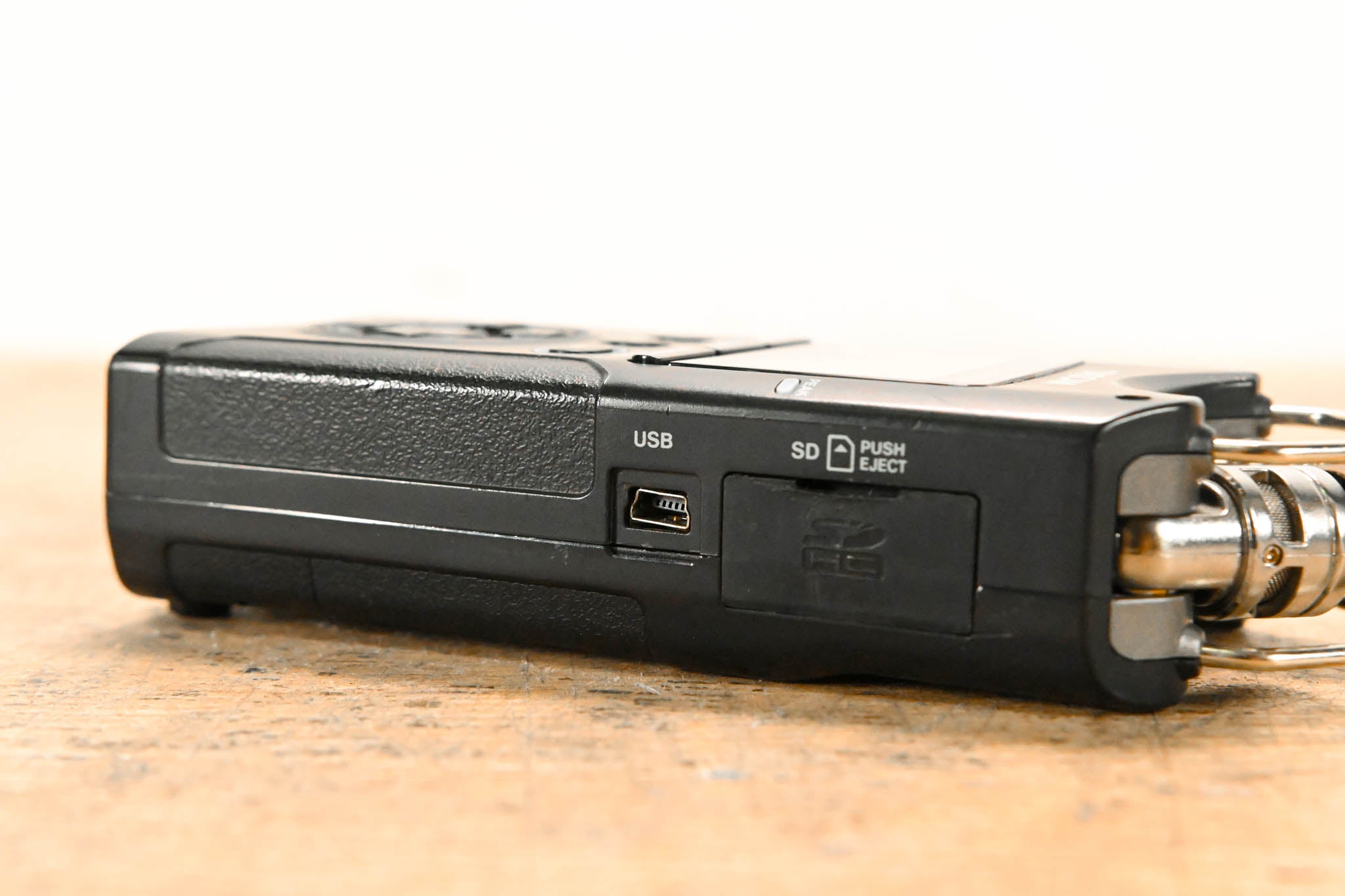 TASCAM DR-40 Handheld 4-Track Recorder