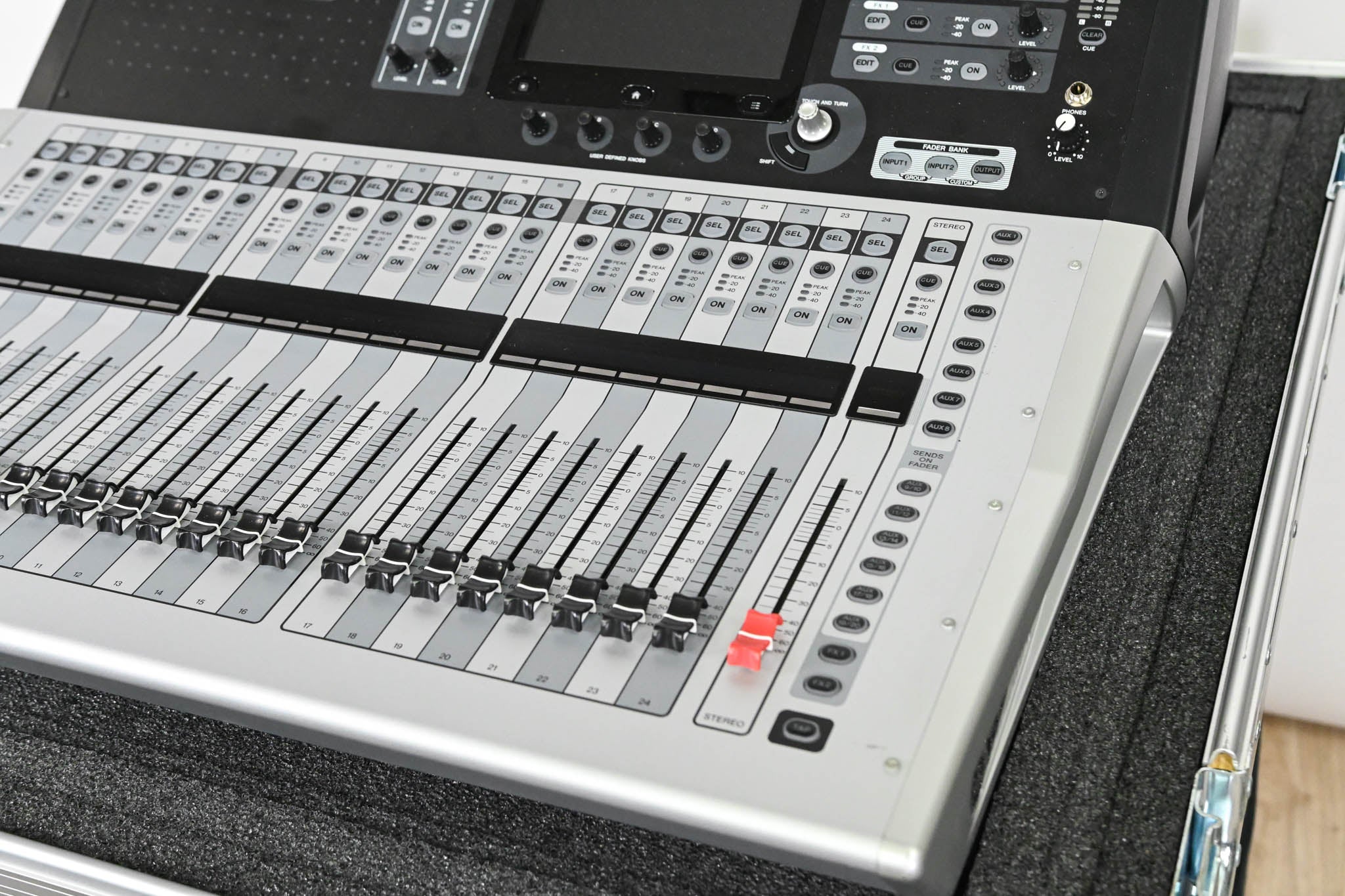 Yamaha TF3 24-Channel Digital Audio Mixer with Road Case