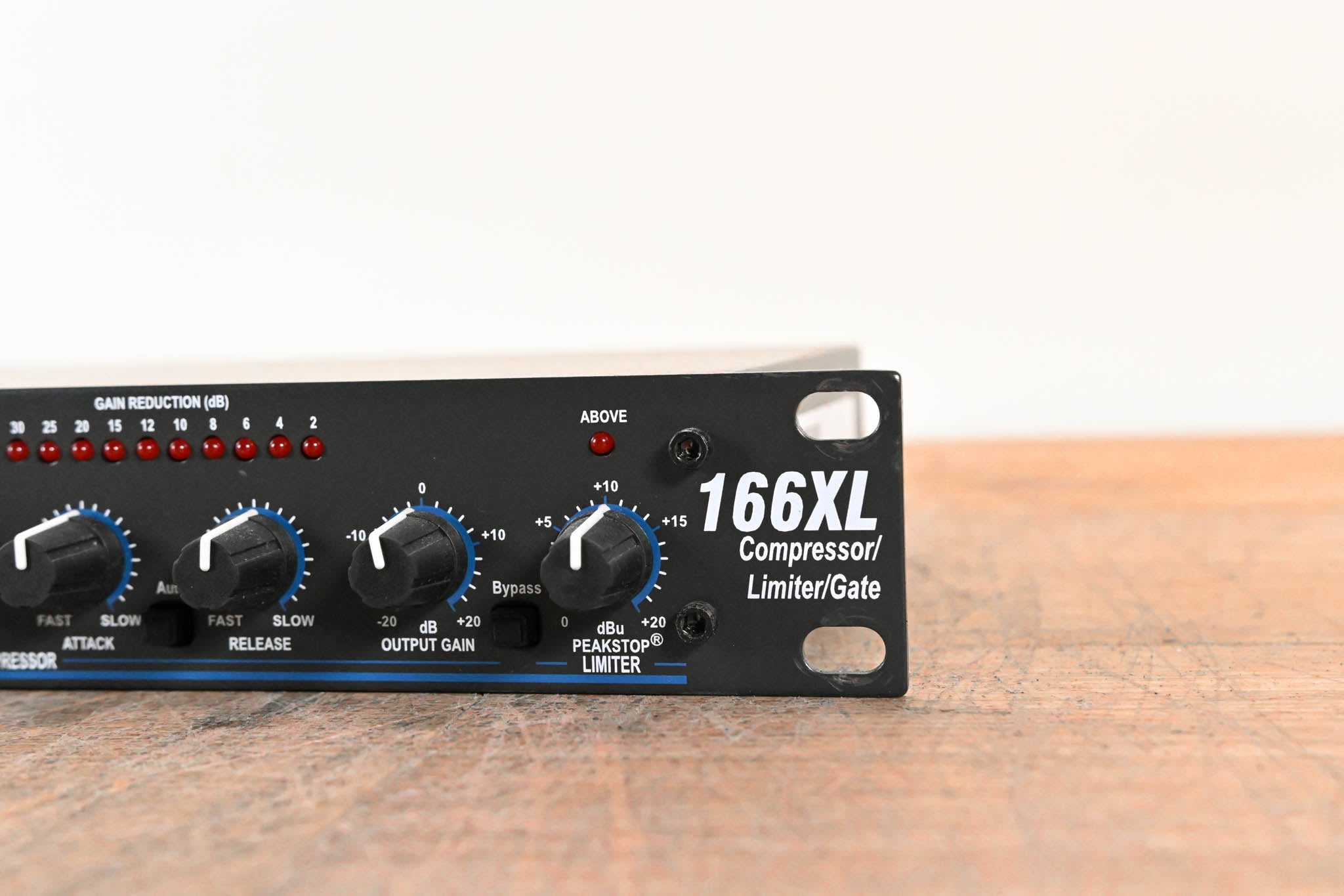 dbx 166XL 2-Channel Compressor/Limiter/Gate