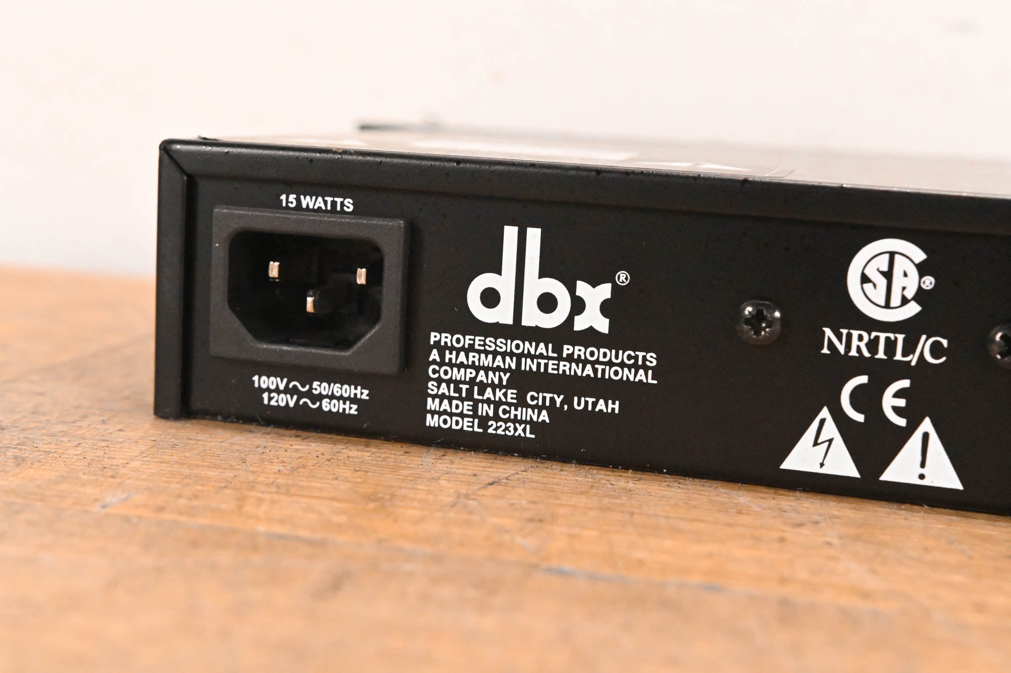 dbx 223XL Stereo 2-Way / Mono 3-Way Crossover