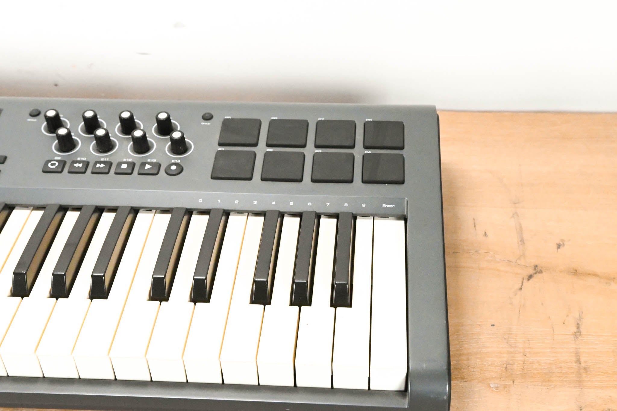 M-Audio Axiom 49 Advanced 49-Key Semi-Weighted MIDI Controller (NO PSU)
