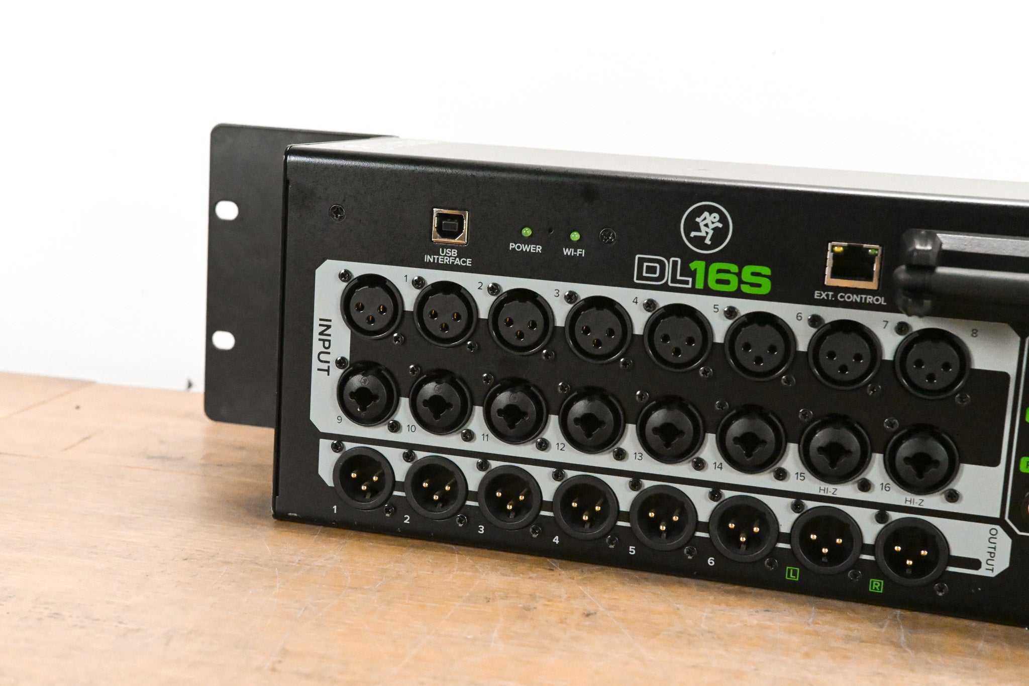 Mackie DL16S 16-Channel Rackmount Digital Mixer