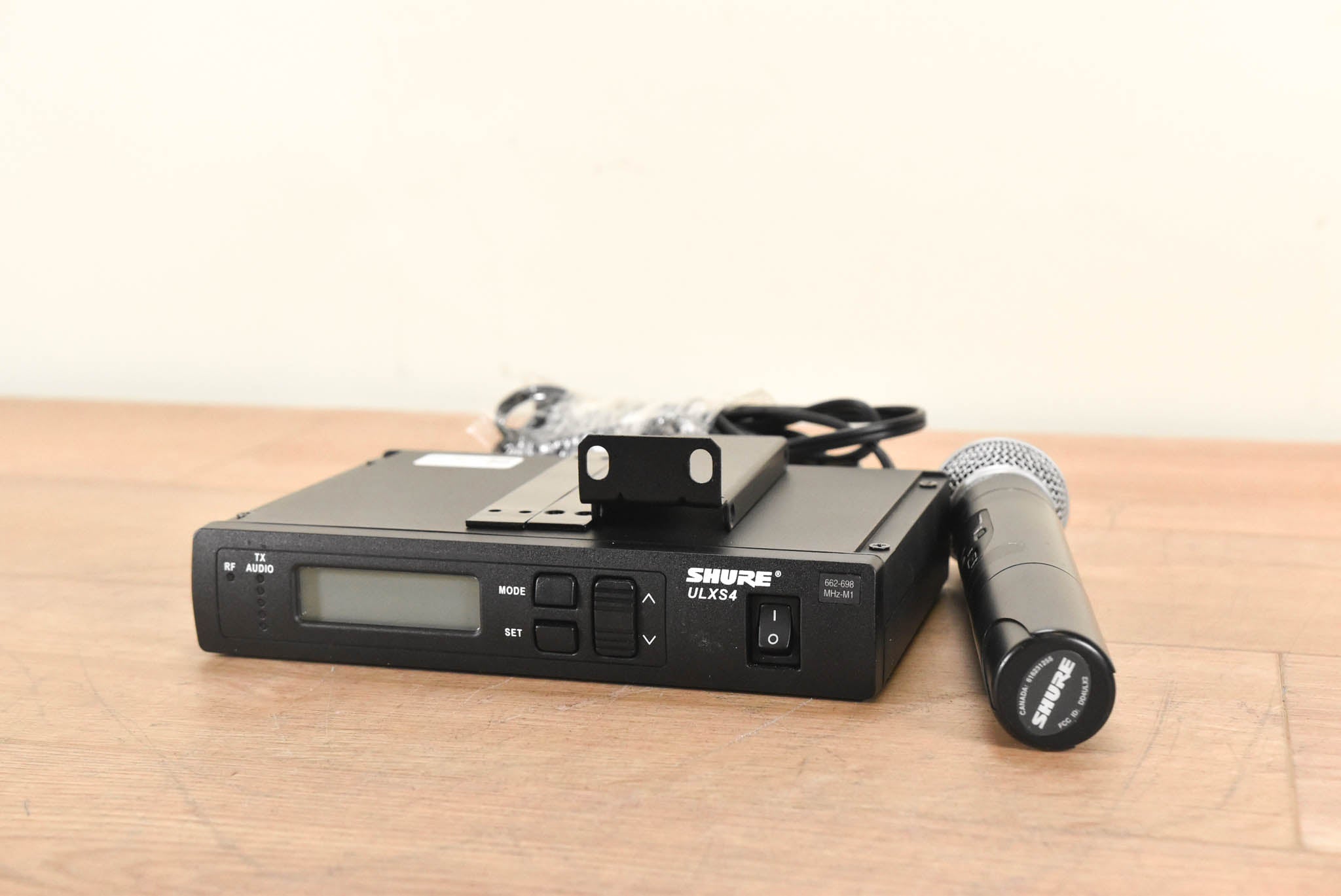 Shure ULXS24/58 Handheld Wireless System - M1 Band: 662-698 MHz