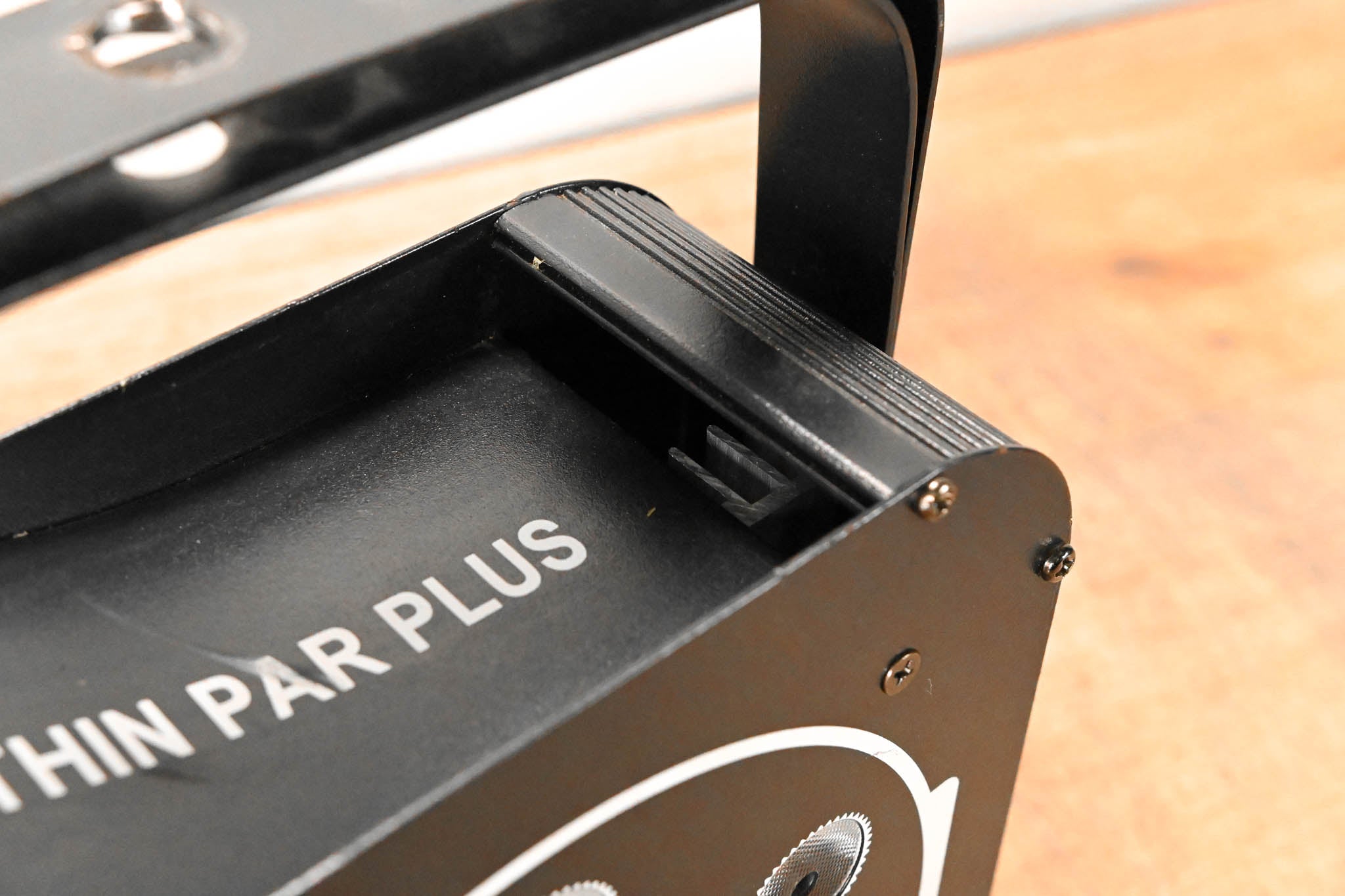 OmniSistem Thin Par Plus RGBW 6 x 10W RGBA Par Can Light