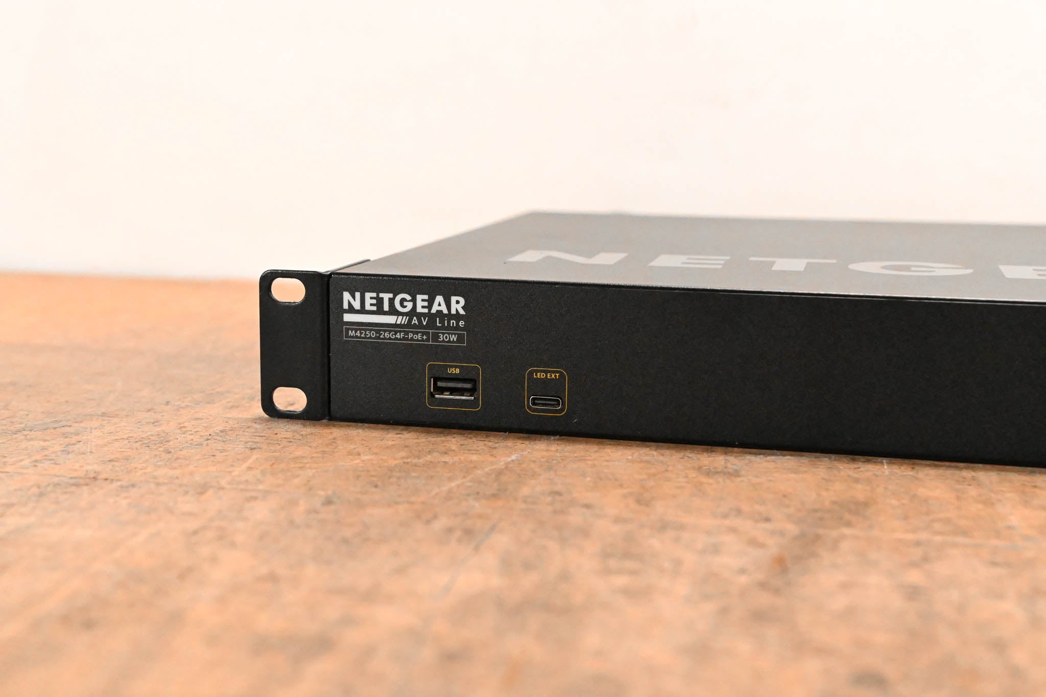 NETGEAR M4250-26G4F-PoE+ AV Line 24x1G PoE+ 300W 2x1G and 4xSFP Switch