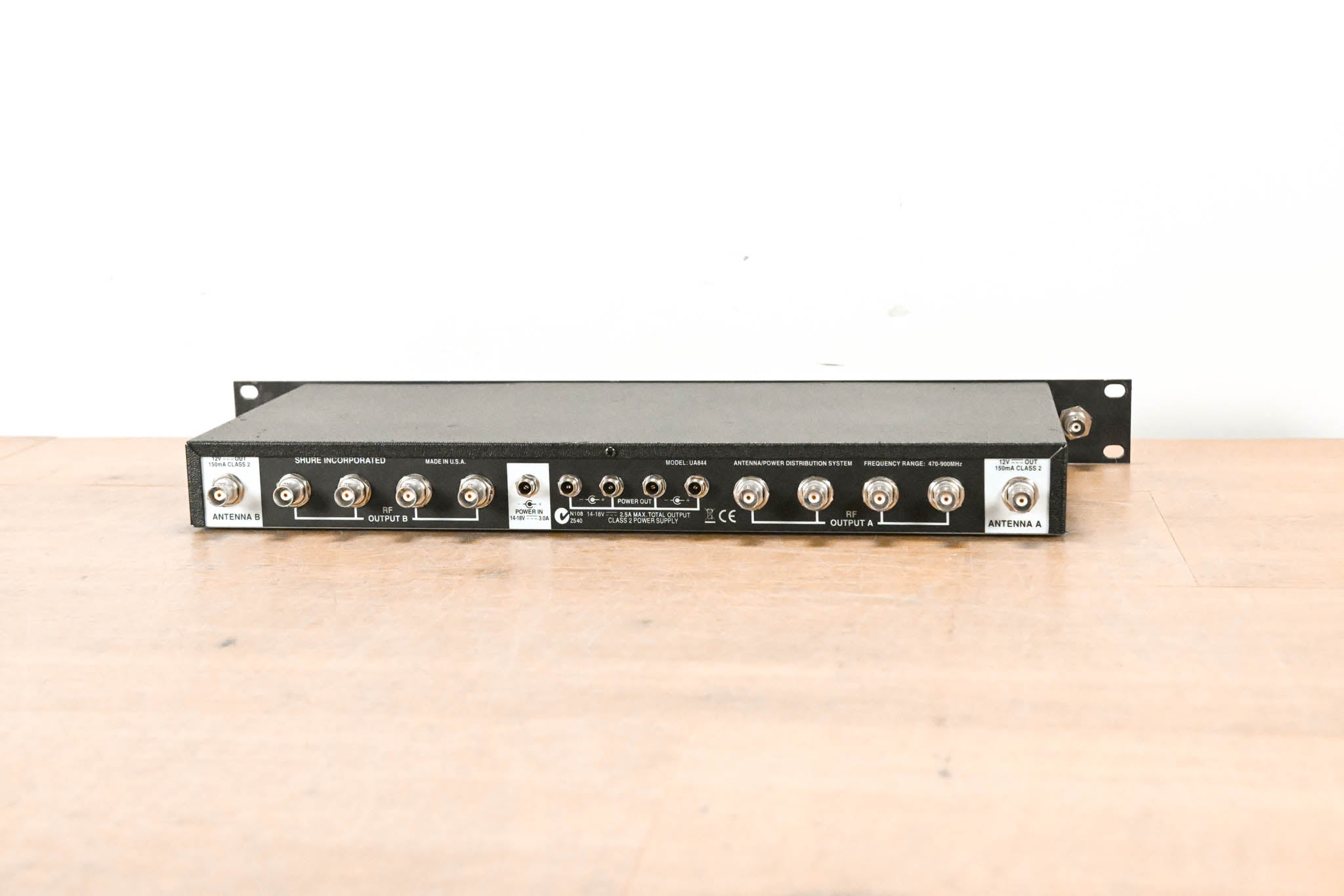Shure UA844 Antenna Distribution System - 470-900 MHz (NO POWER SUPPLY)