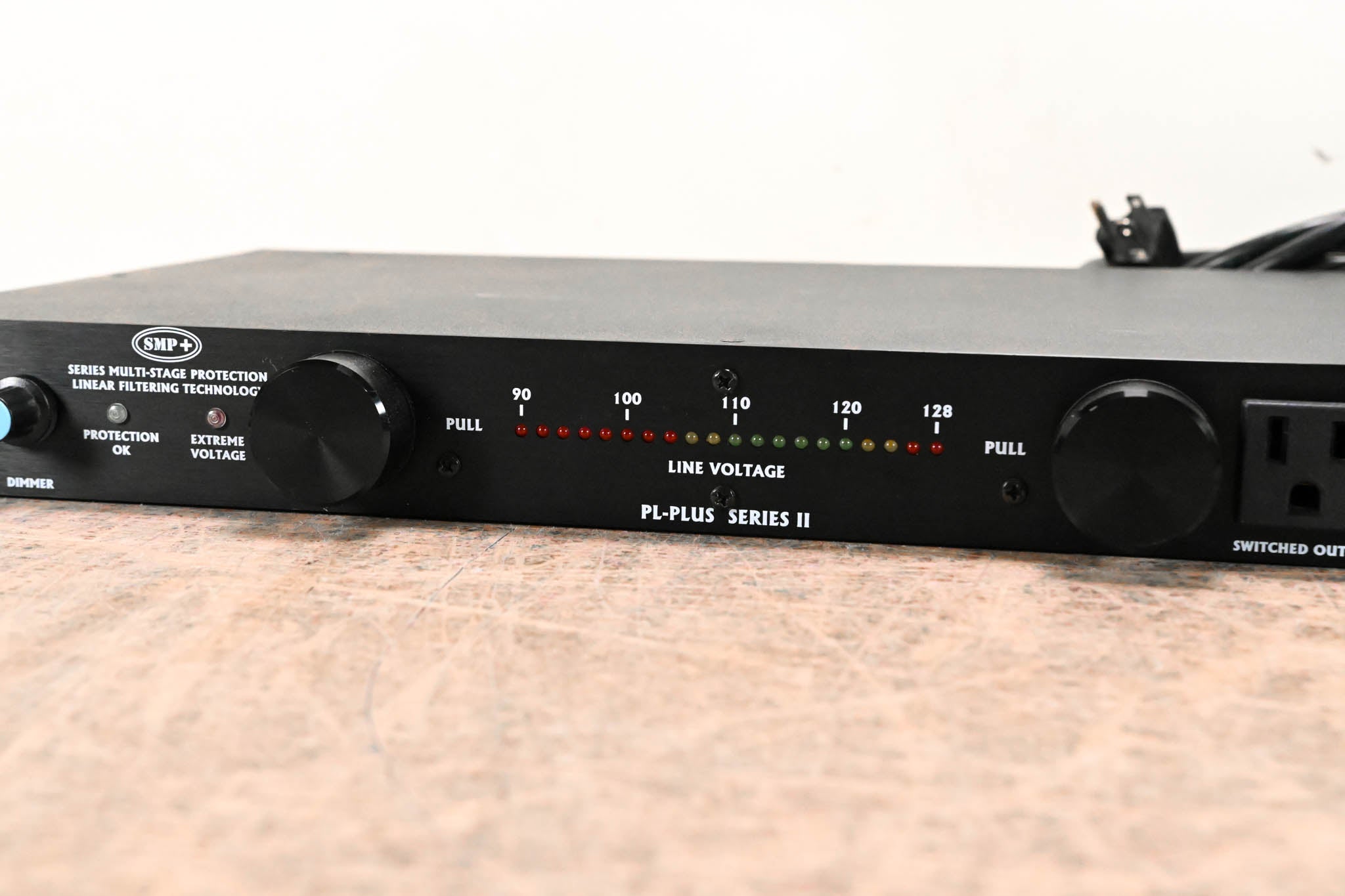 Furman PL-Plus II Power Conditioner with Voltmeter