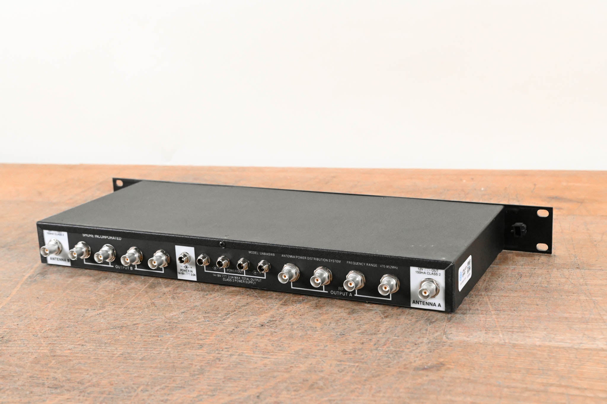 Shure UA844SWB Antenna Distribution System - 470-952 MHz (NO PSU)