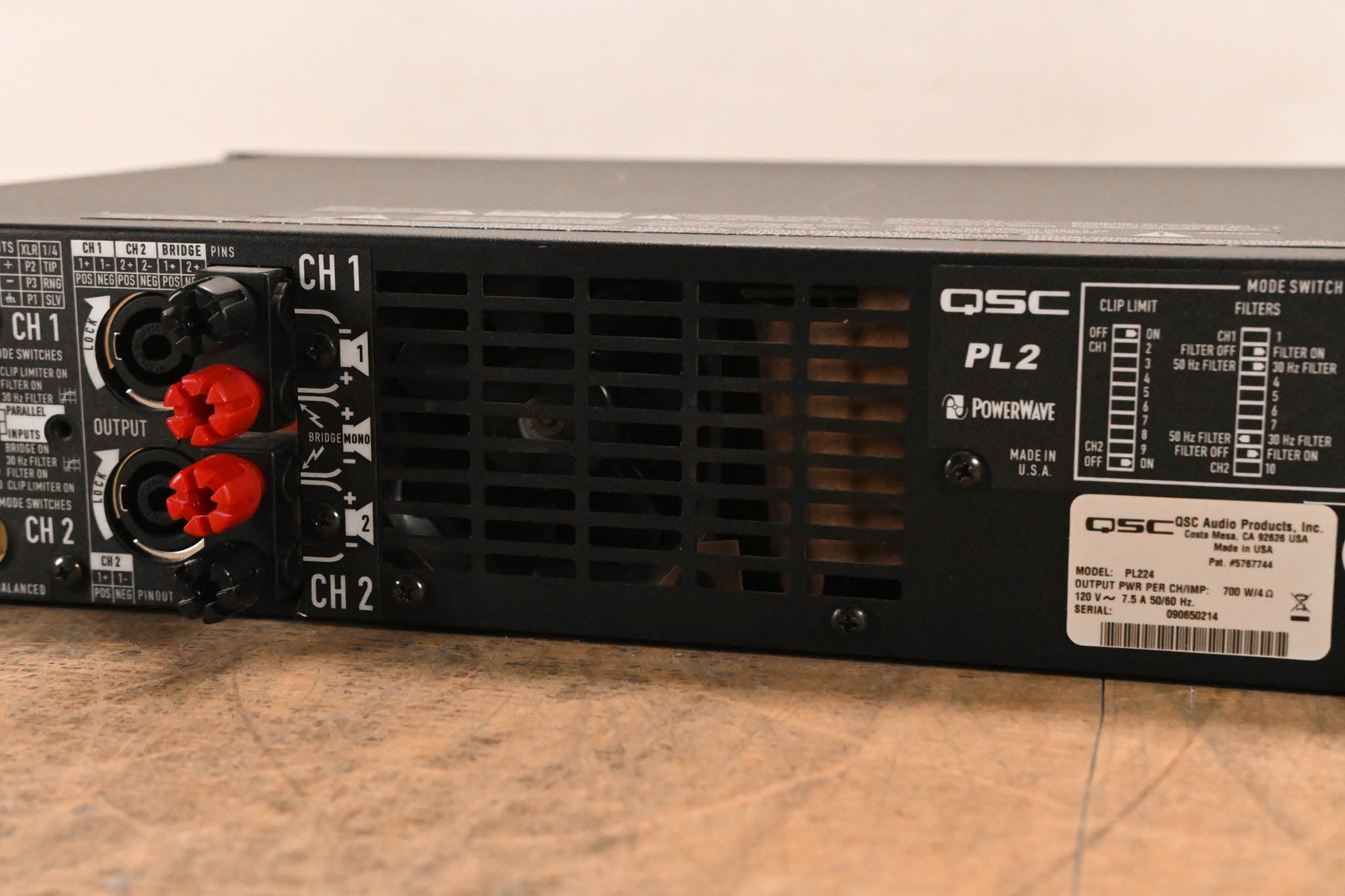 QSC PL224 PowerLight 2 Series 2-Channel Power Amplifier