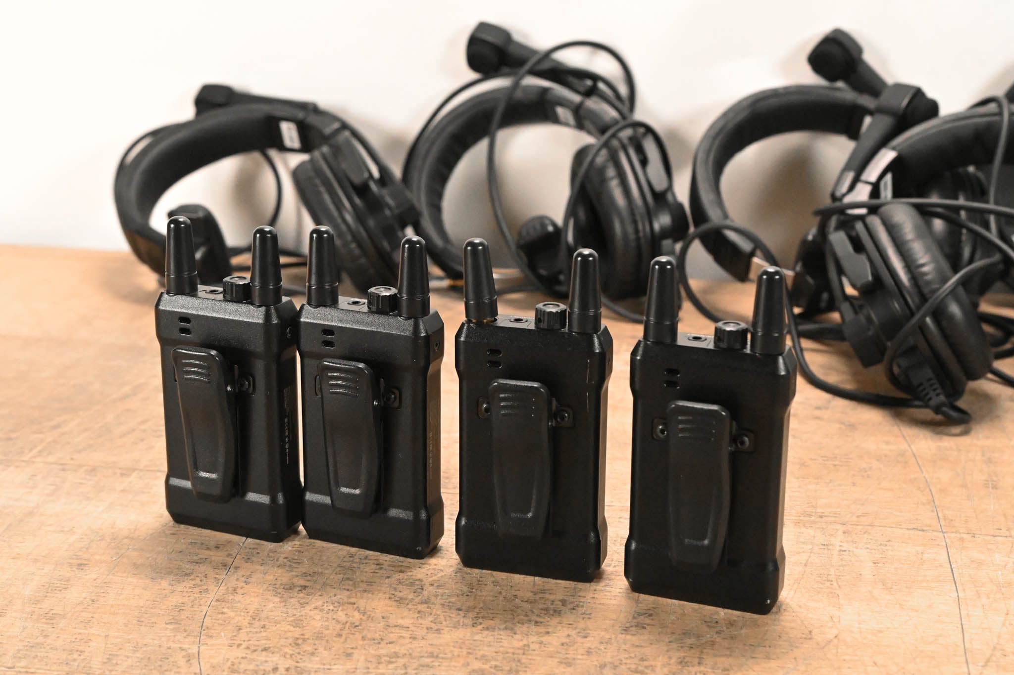 Hollyland Mars T1000 Full-Duplex Intercom System with four Transceivers
