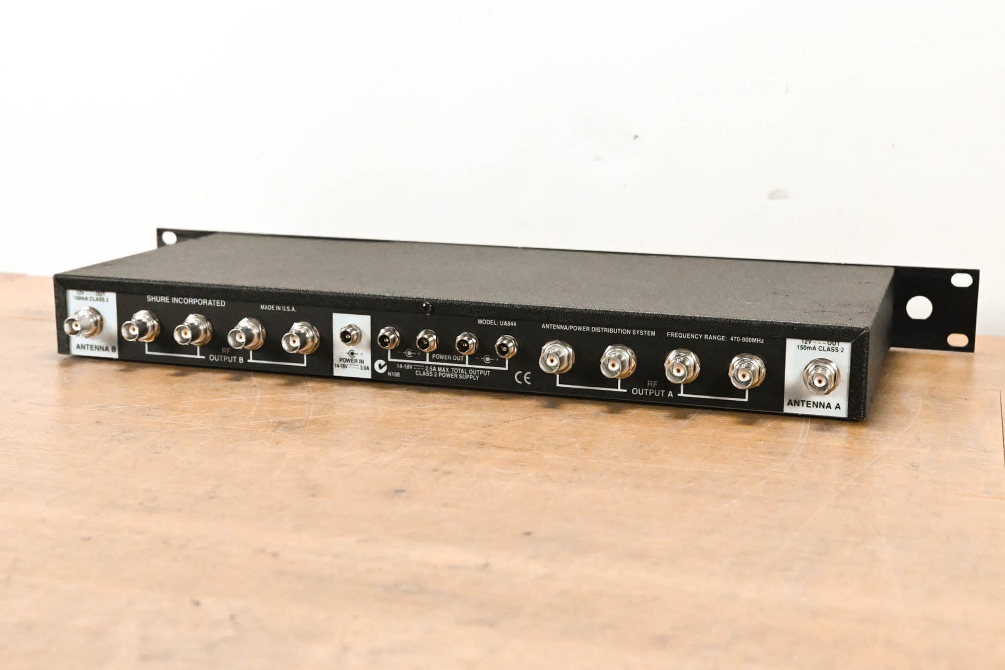Shure UA844US Wideband UHF Antenna and Power Distributor (NO PSU)