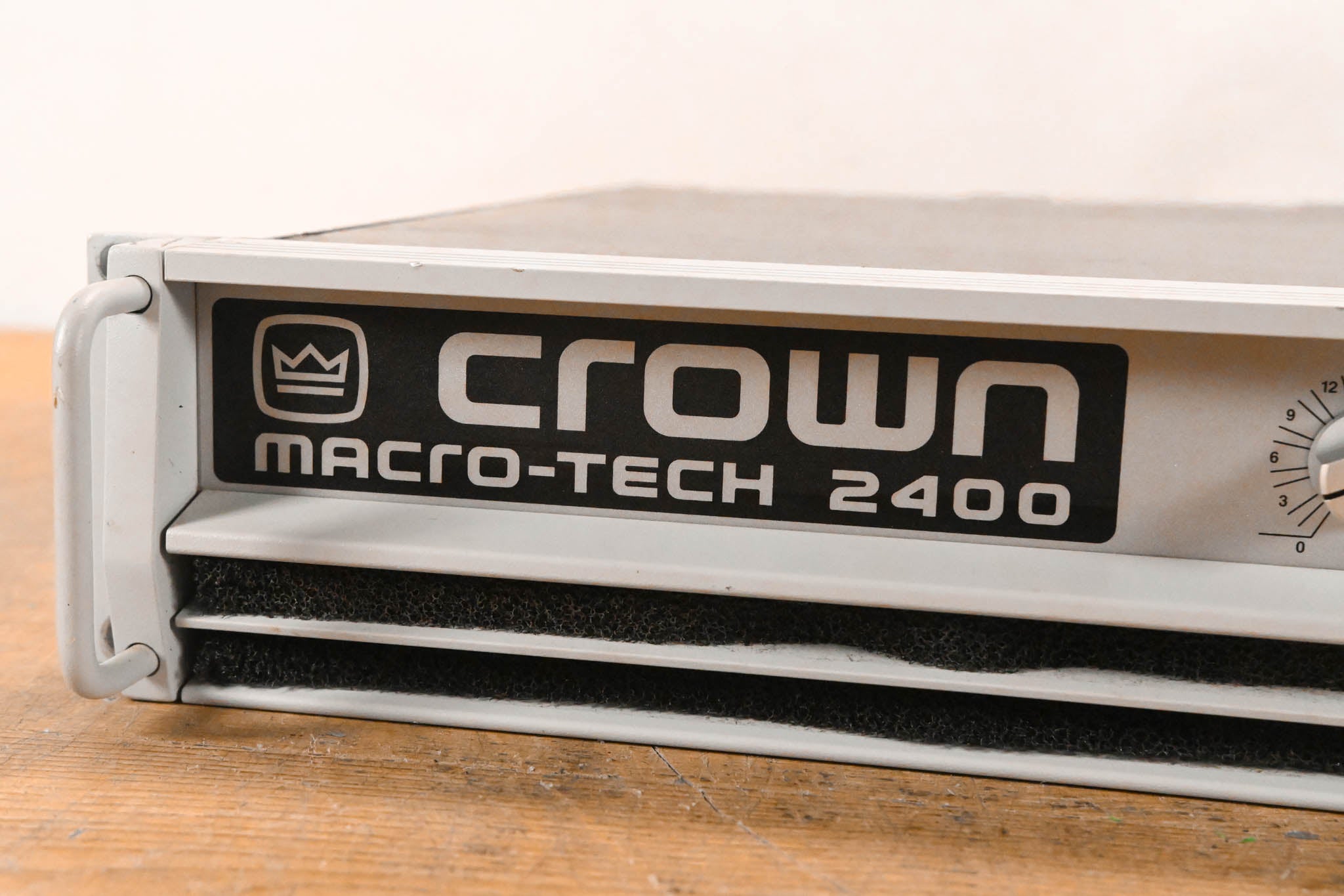 Crown Macro-Tech 2400 2-Channel Power Amplifier