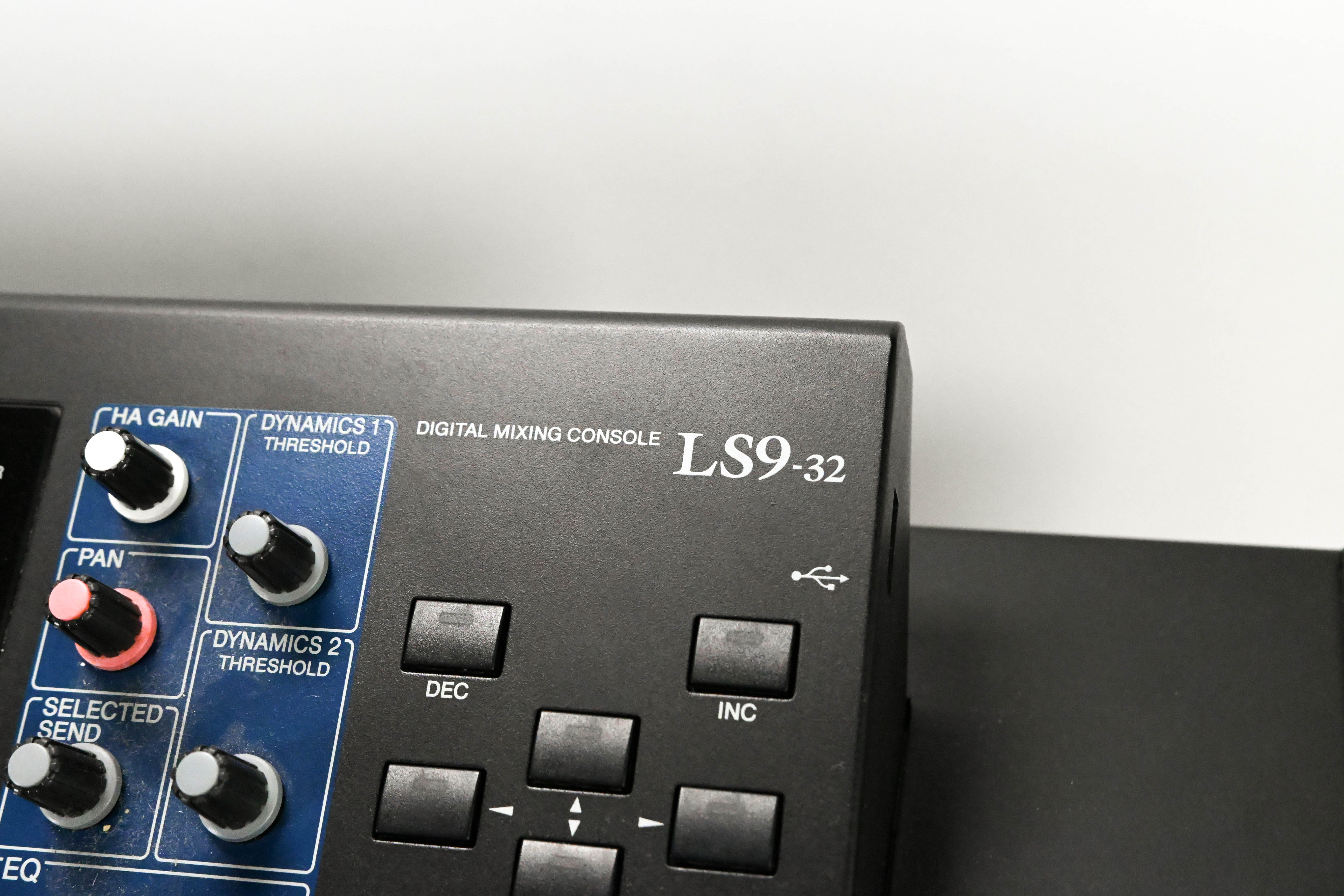 Yamaha LS9-32 32-Input Digital Mixing Console