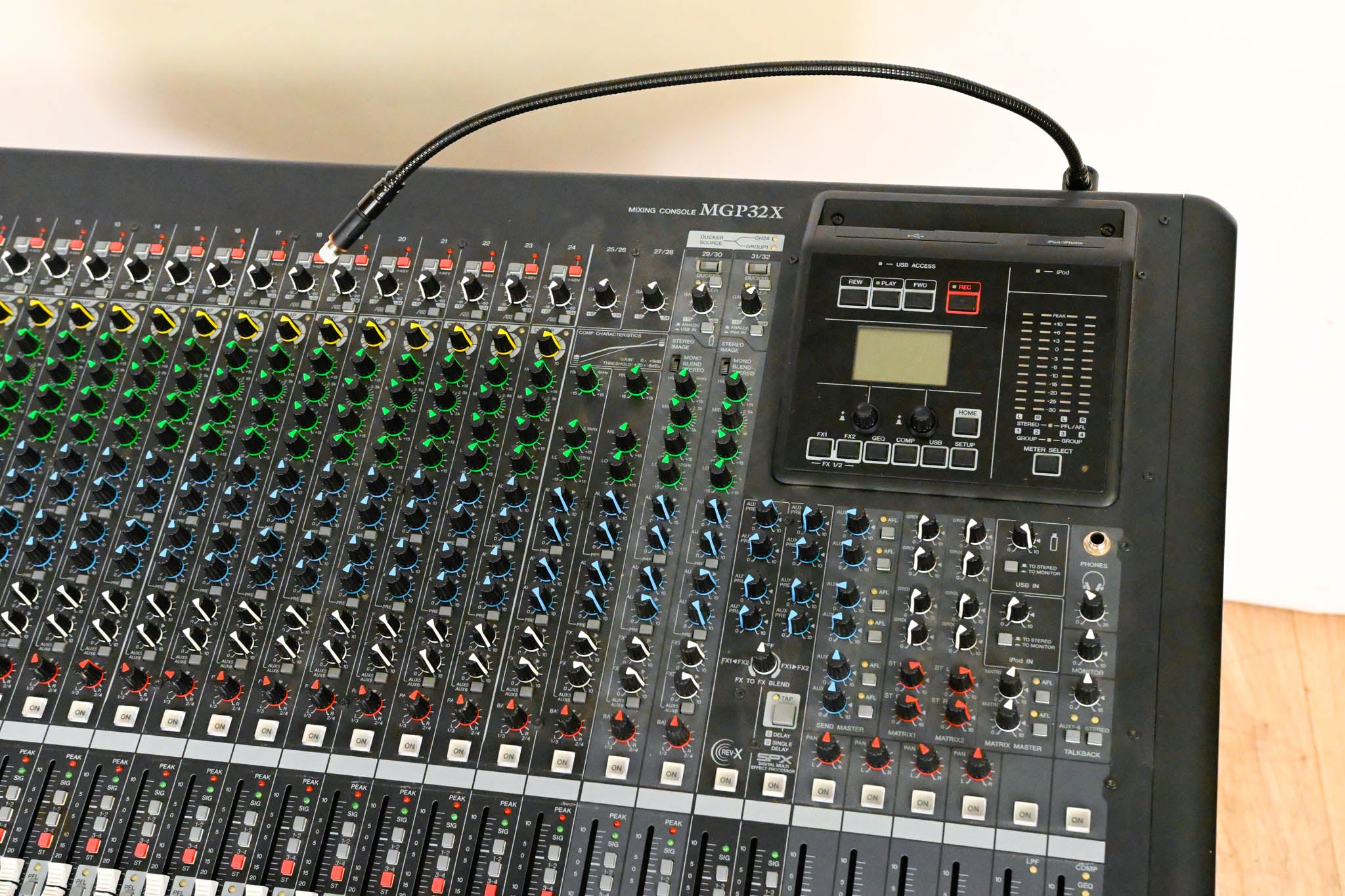 Yamaha MGP32X 32-Channel Mixer with USB and Effects