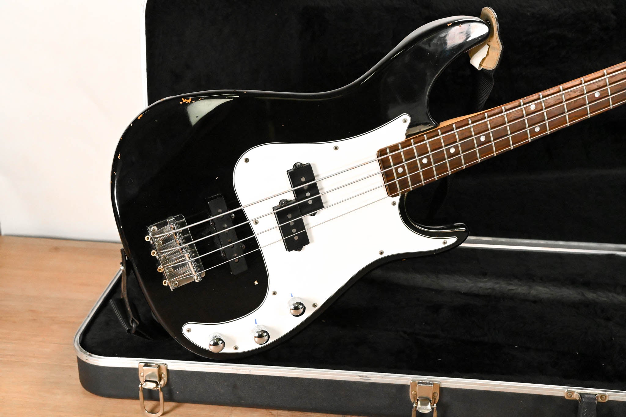 Peavey Forum 4-String Bass Guitar with Hard Case
