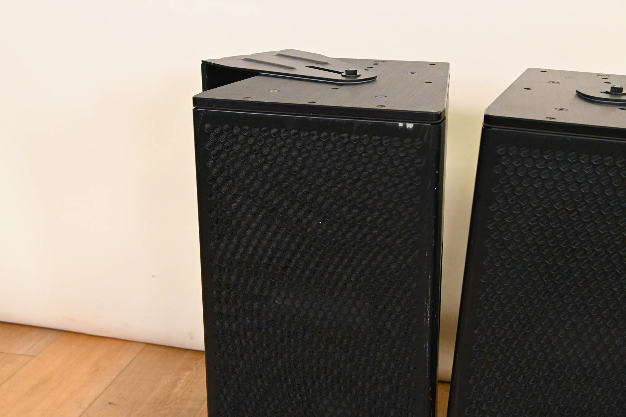 Meyer Sound UPJ-1P Compact VariO Loudspeaker (PAIR)