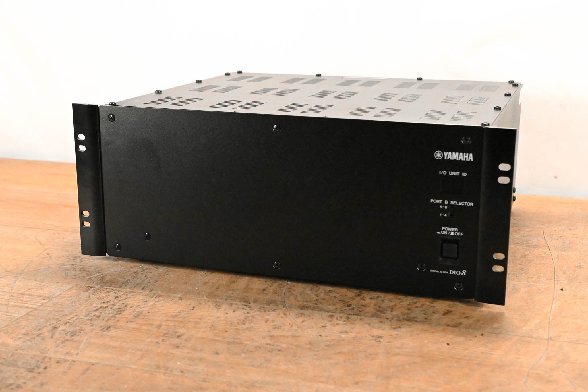 Yamaha DIO8 Digital I/O Box with 4 AES/EBU Cards