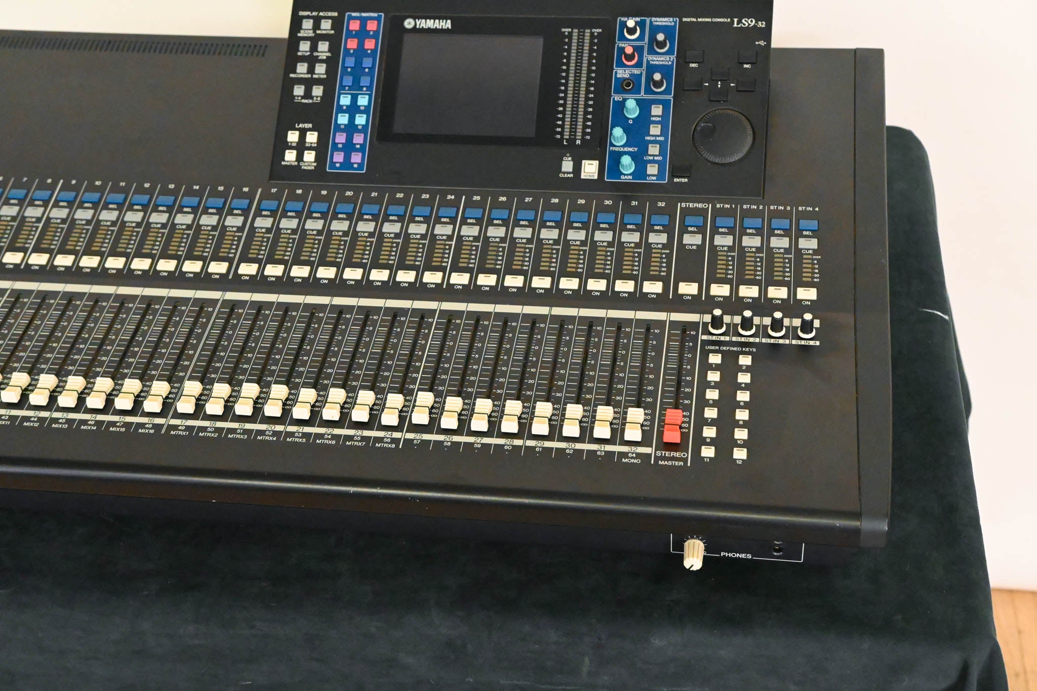 Yamaha LS9-32 32-Input Digital Mixing Console