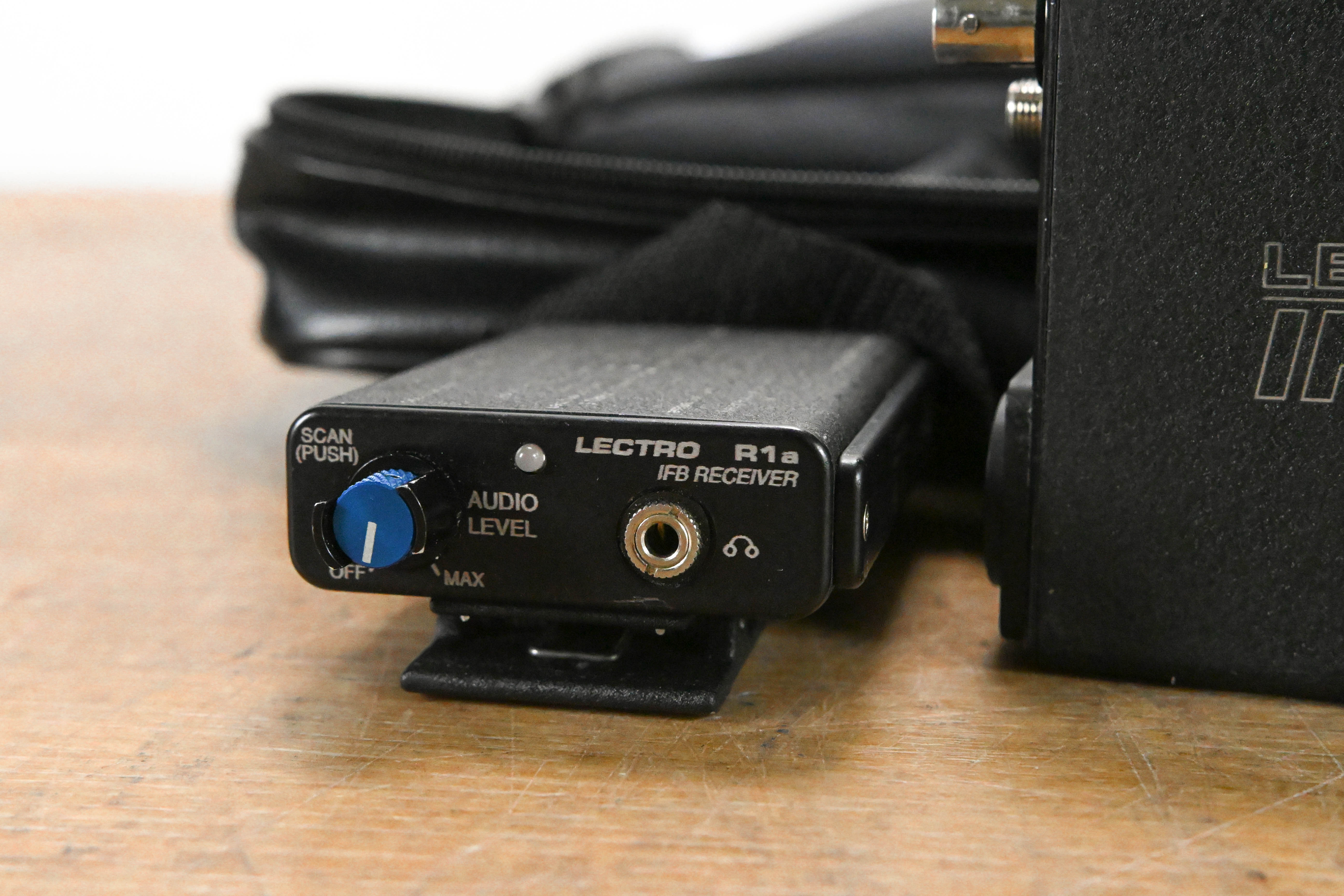 Lectrosonics T1 IFB Transmitter & R1a Receiver Block 21 w/ Case