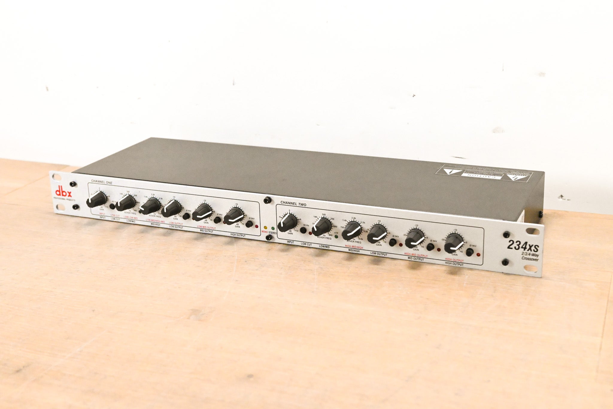 dbx 234xs 2/3-Way Stereo, 4-Way Mono Crossover