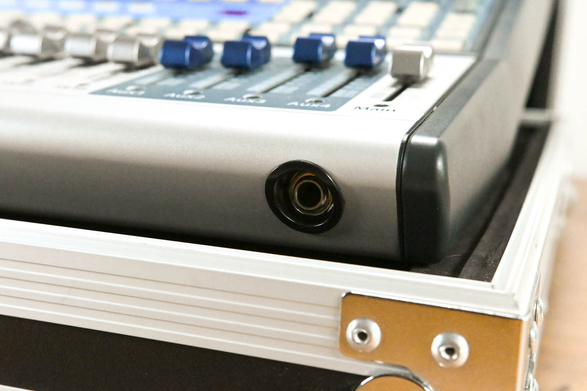 PreSonus StudioLive 16.0.2 16-Channel Digital Mixer w/ Road Case