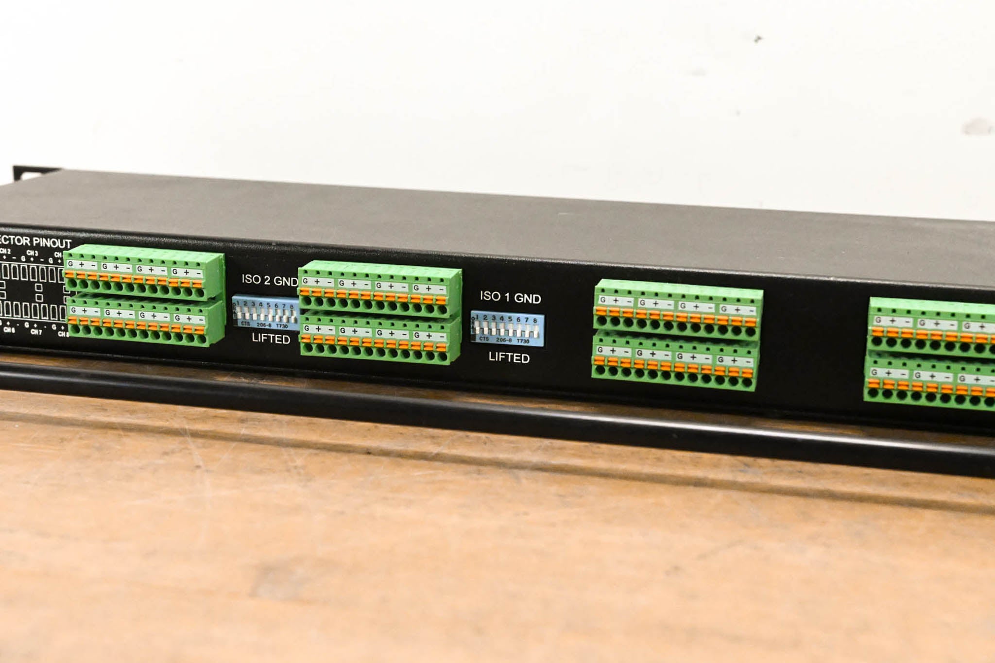 Whirlwind SPC83 8-Channel Mic Splitter w/ 1 Direct & 2 Isolated Outputs
