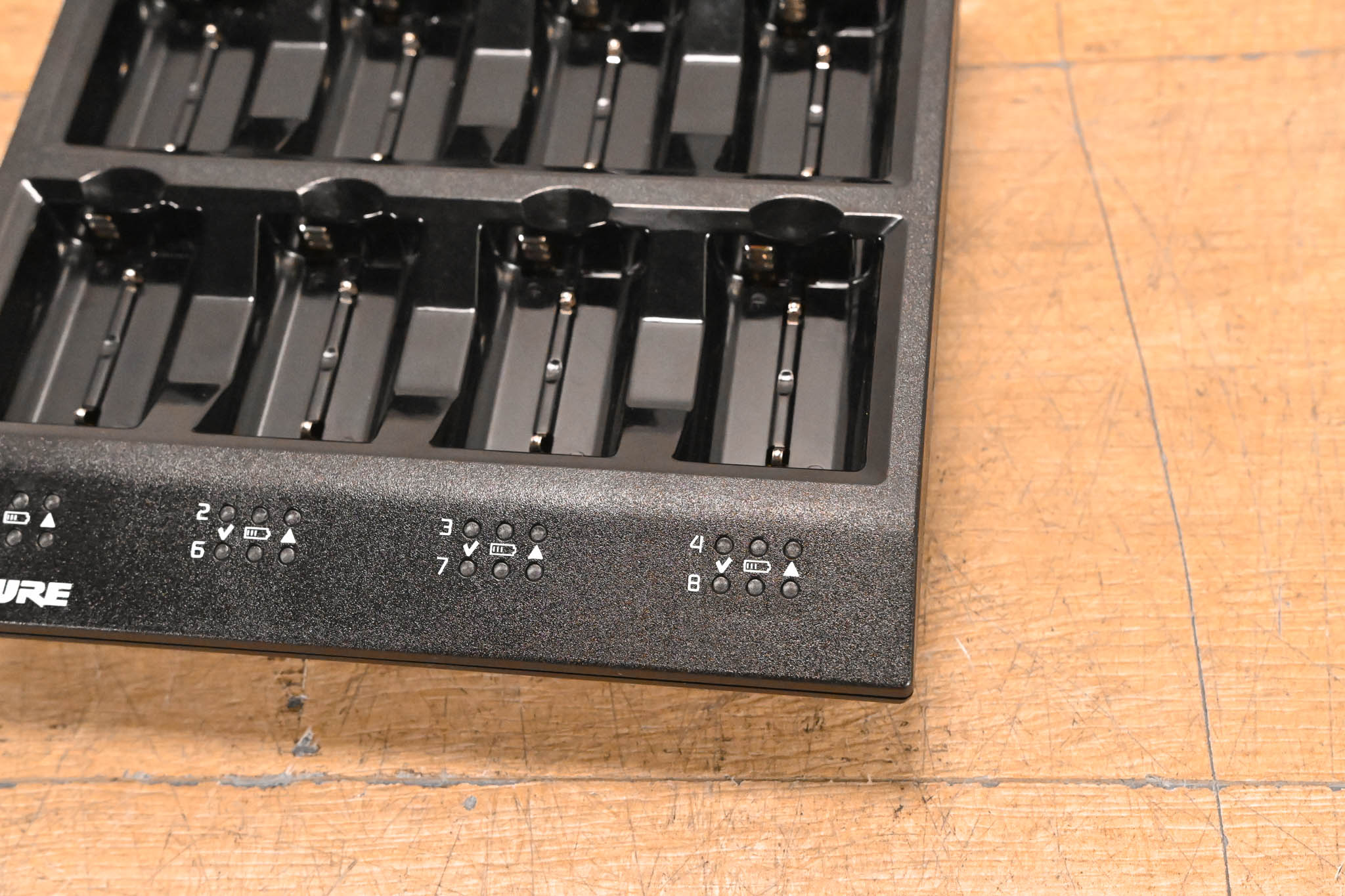 Shure SBC800 Eight-Bay Battery Charger for SB900B Batteries