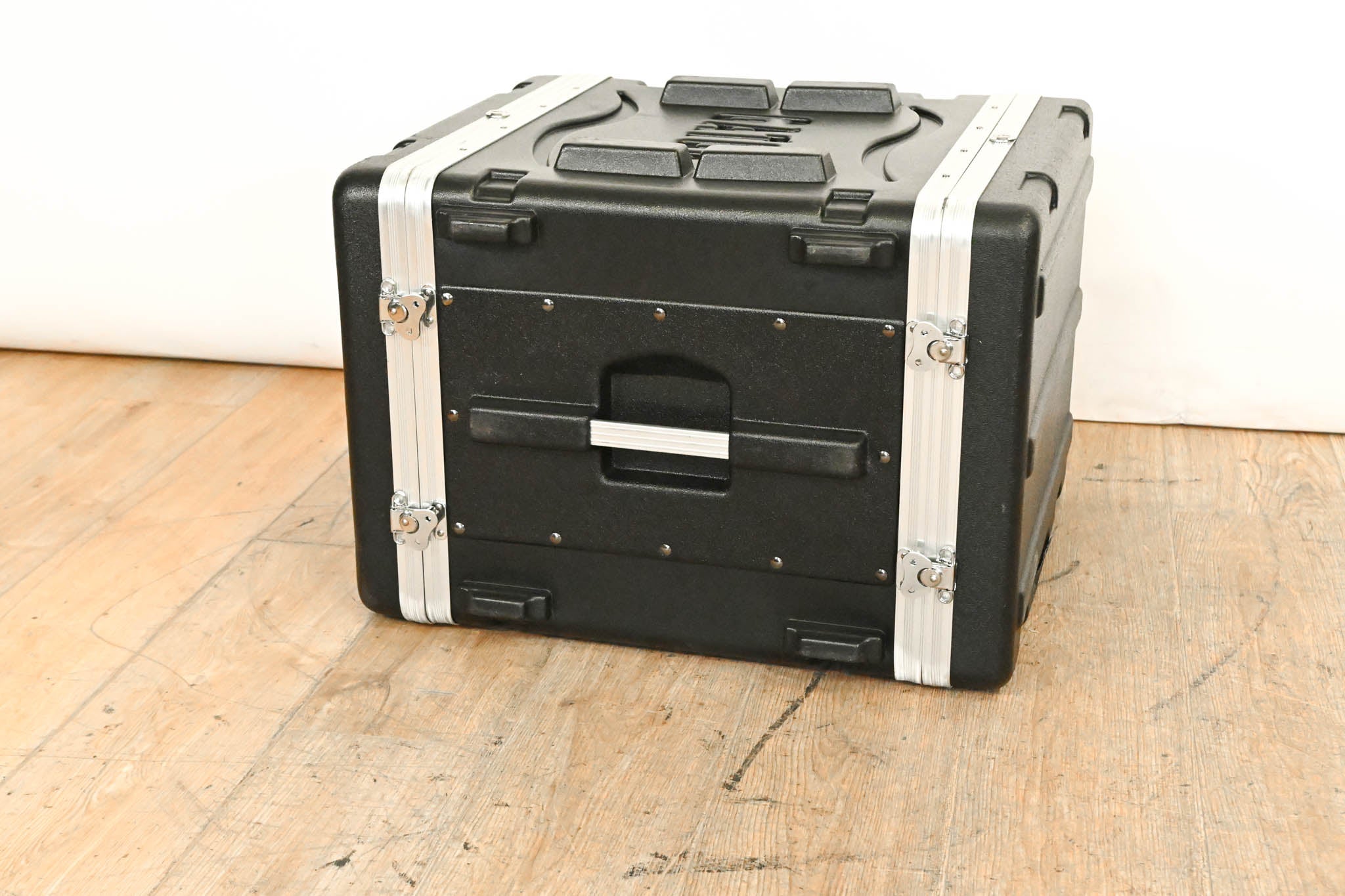 Gator Cases 8U Molded Case - 19" Depth