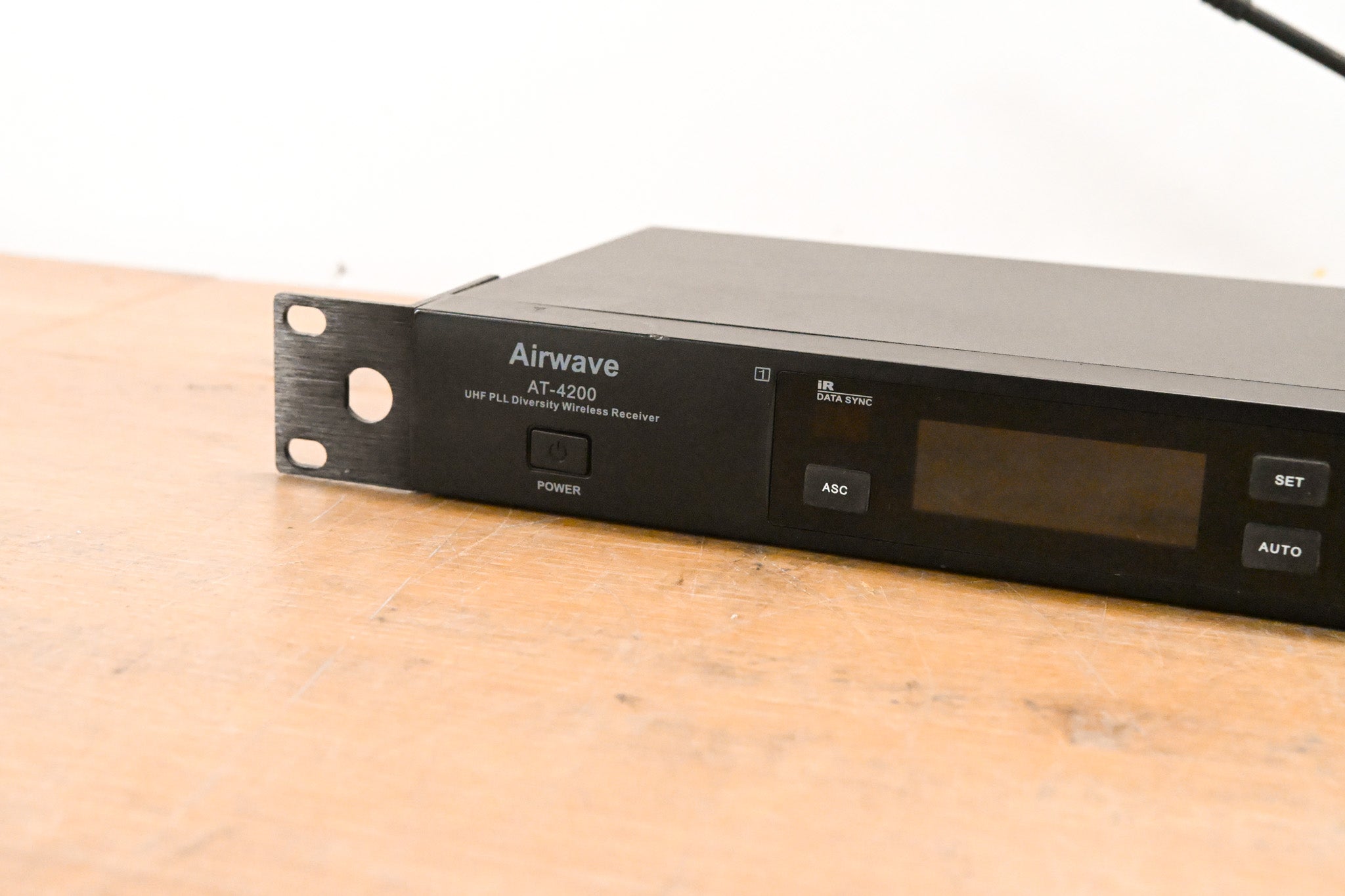 Airwave Technologies AT-4200 Wireless Receiver: 514-542 MHz (NO PSU)