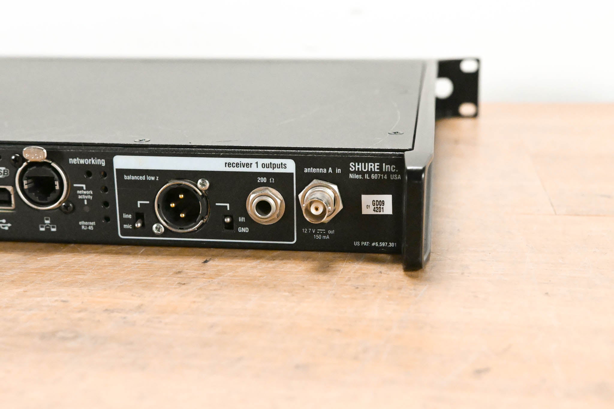 Shure UR4D Wireless Receiver w/ two UR2/SM58 Handheld Mics - L3 Band