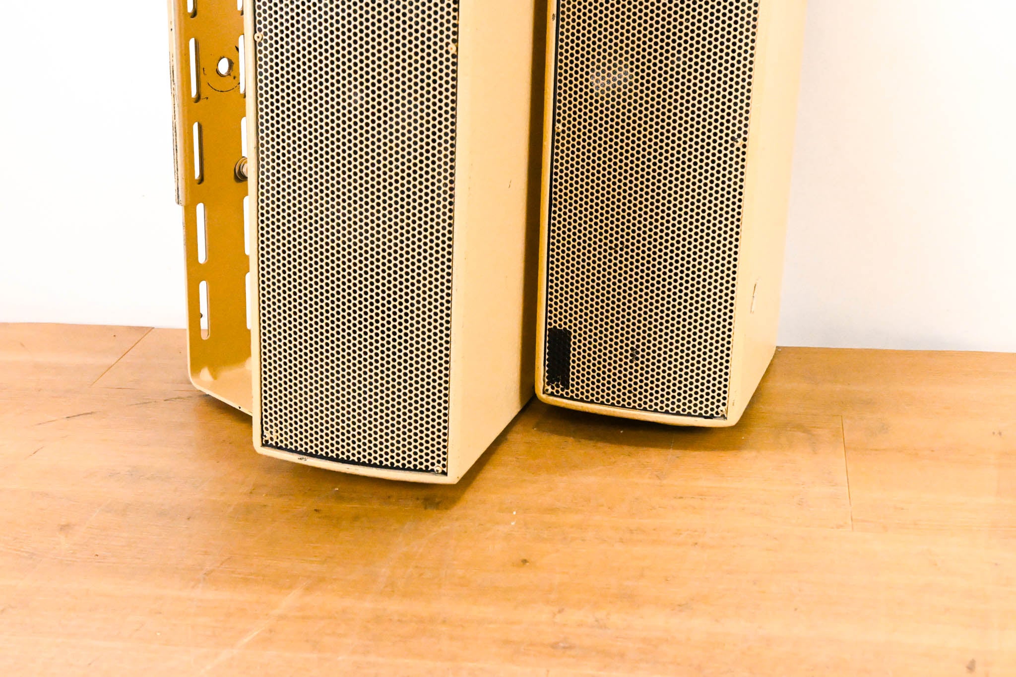 EAW UB52 Two-Way Full-Range Loudspeaker (PAIR)