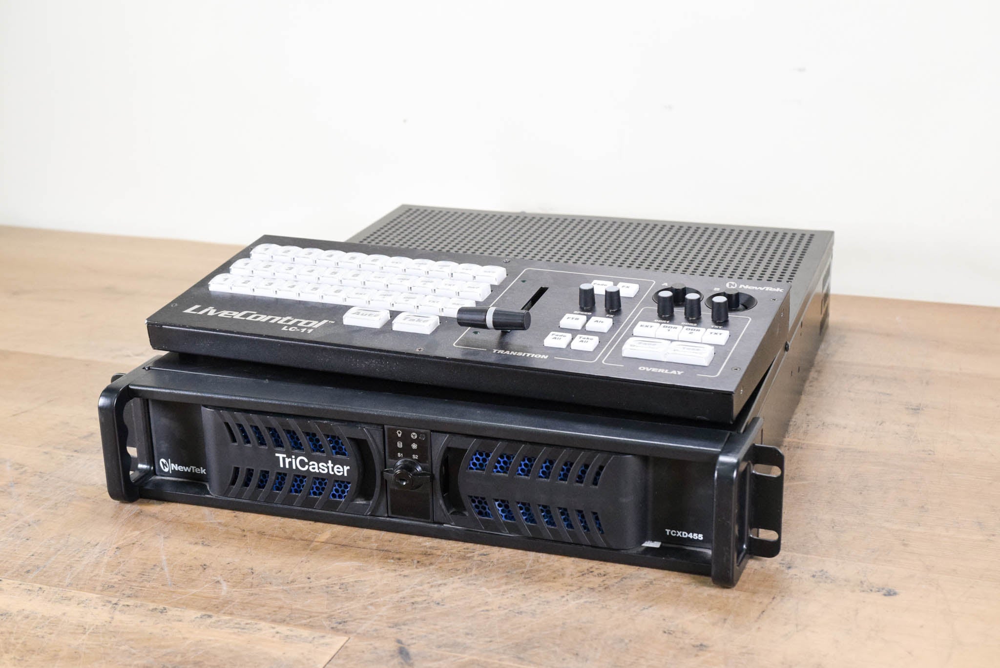 NewTek (Vizrt) TriCaster TCXD455 Video Switcher w/ TCXD455 CS CG00S5Z