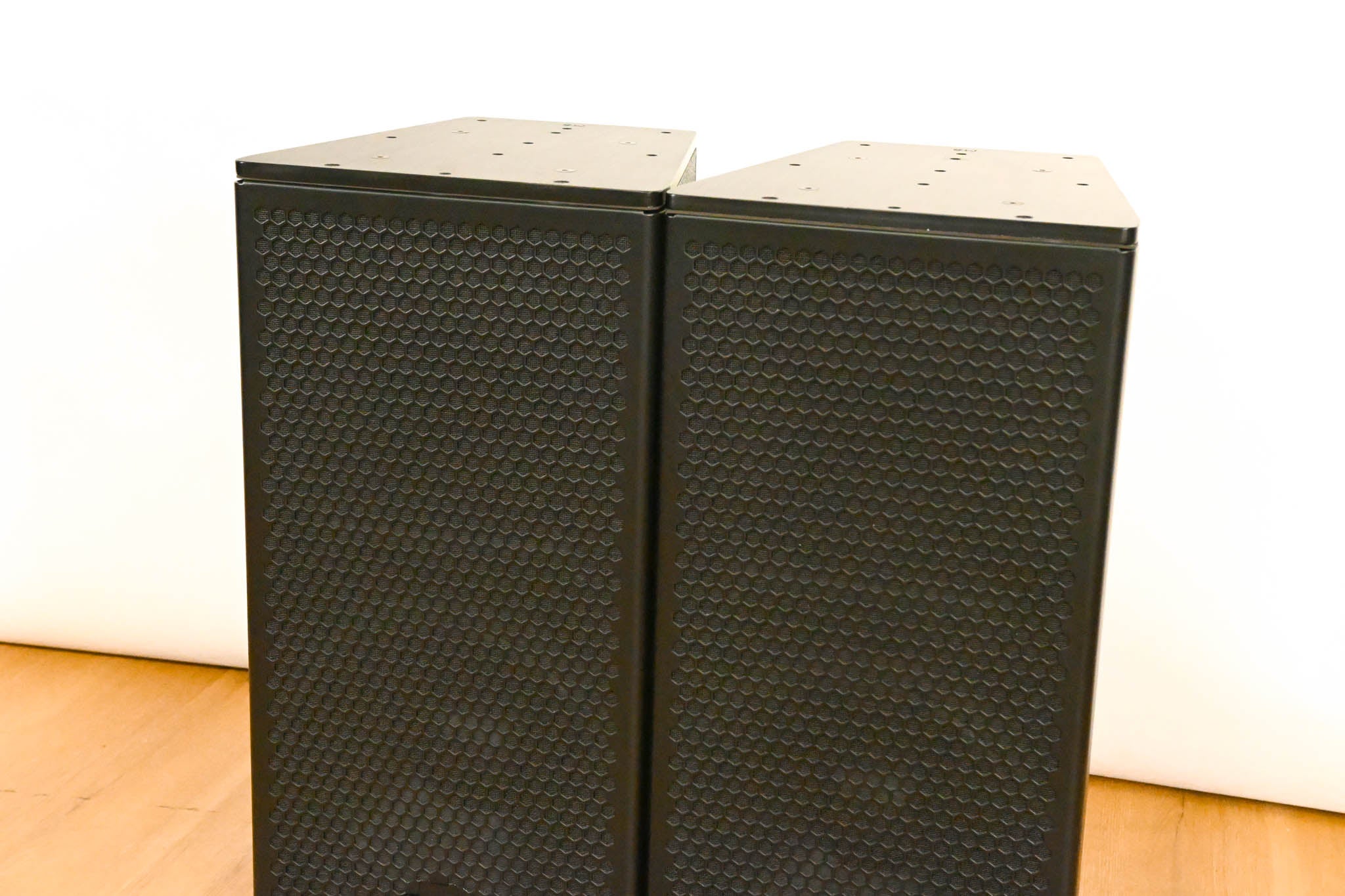 Meyer Sound UPJ-1P Compact VariO Loudspeaker (PAIR)