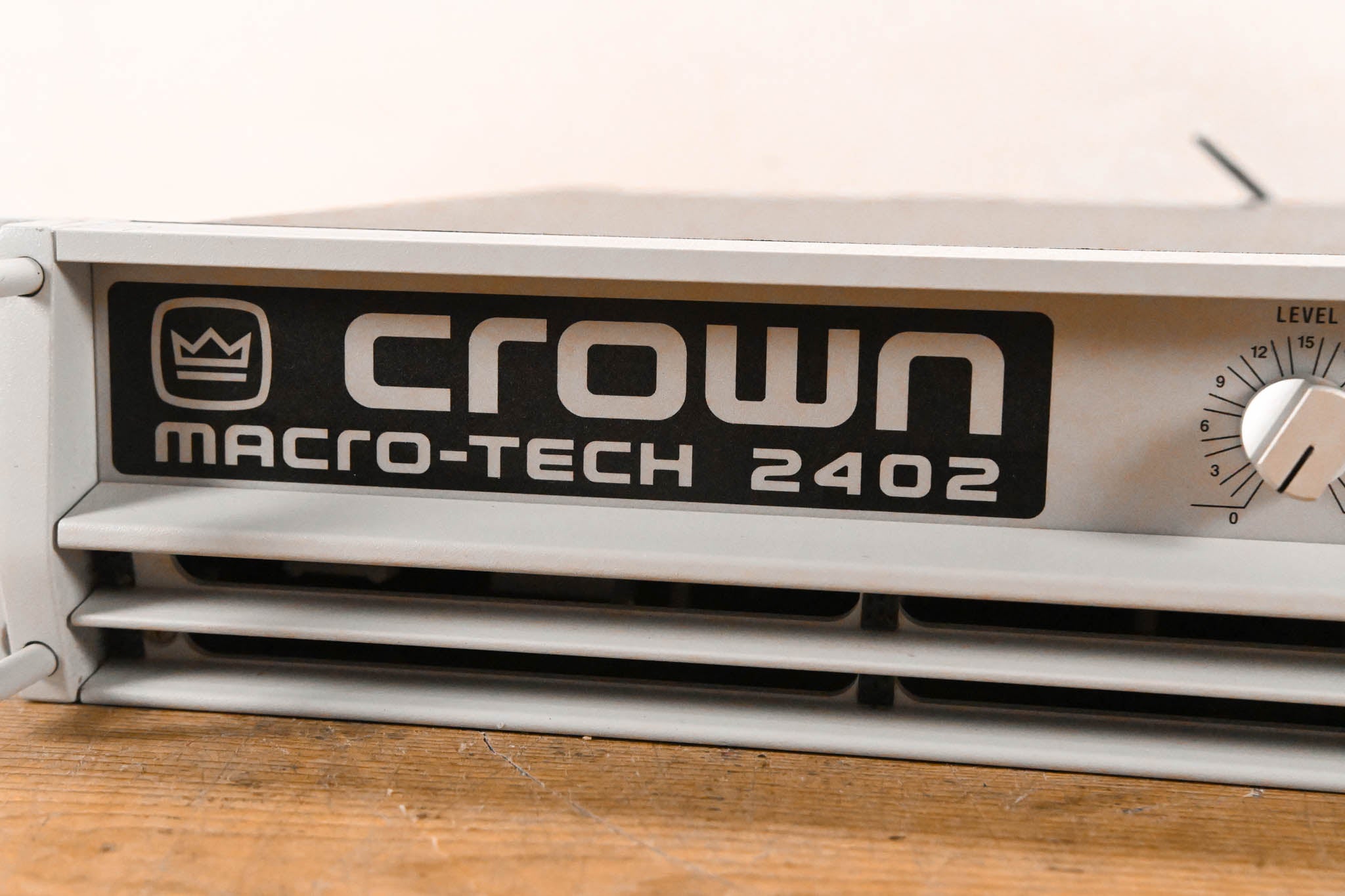 Crown Macro-Tech 2402 2-Channel Power Amplifier