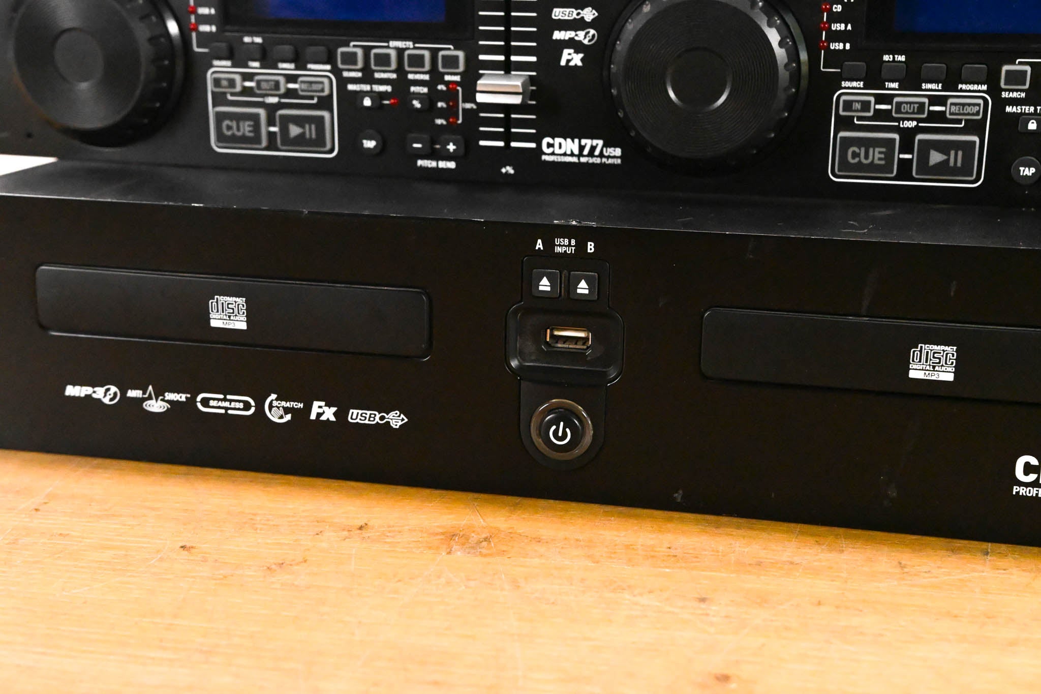 Numark CDN77USB Professional MP3 USB/CD Player with Controller