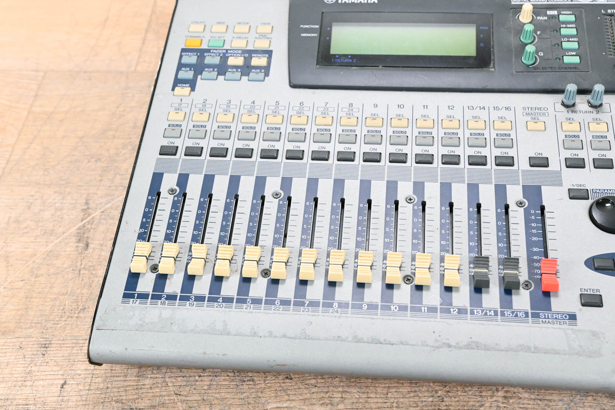 Yamaha 01V 16-Channel Digital Audio Console