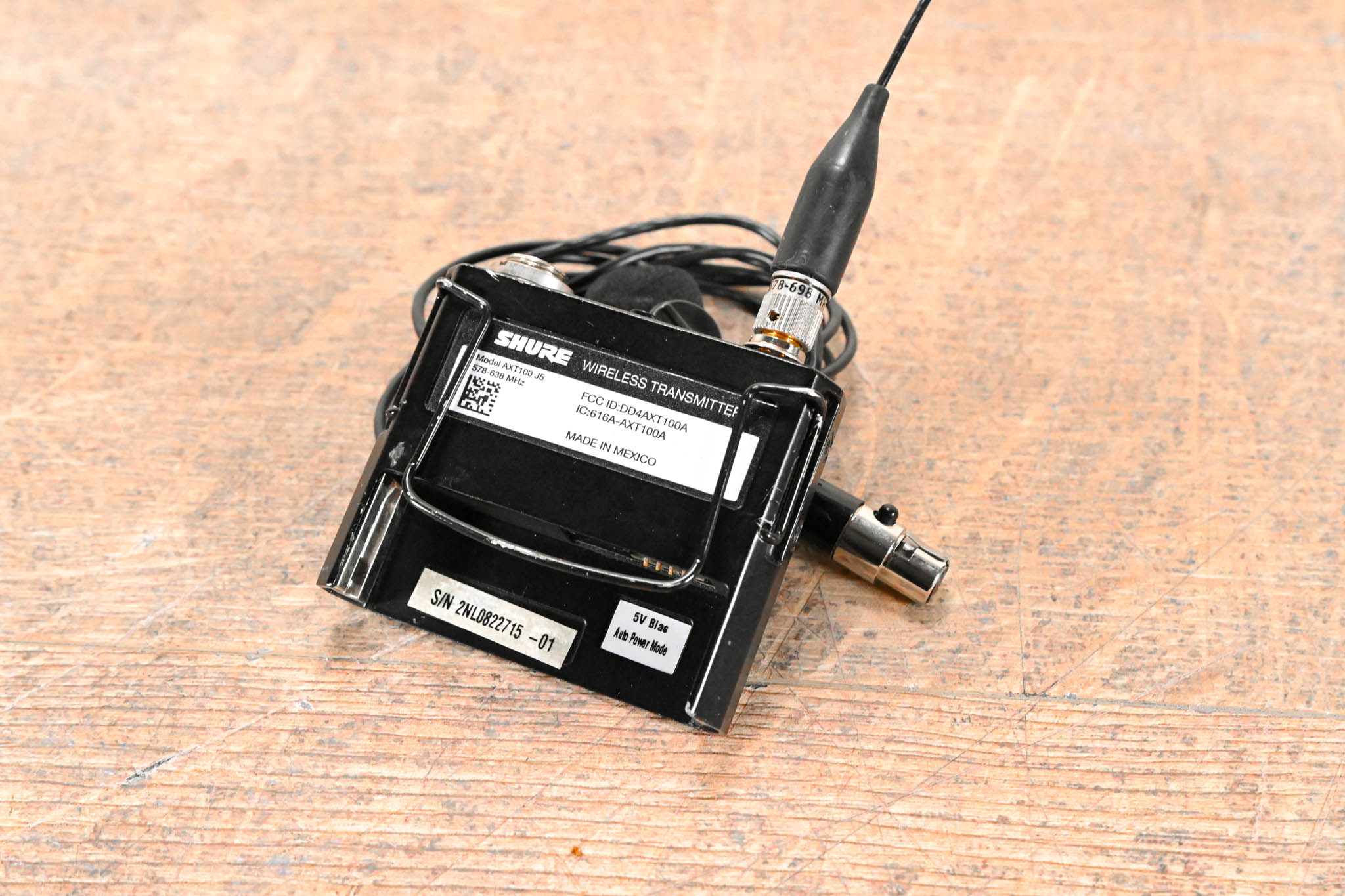 Shure AXT100 Bodypack Transmitter - J5 Band: 578-638 MHz CG01BMN