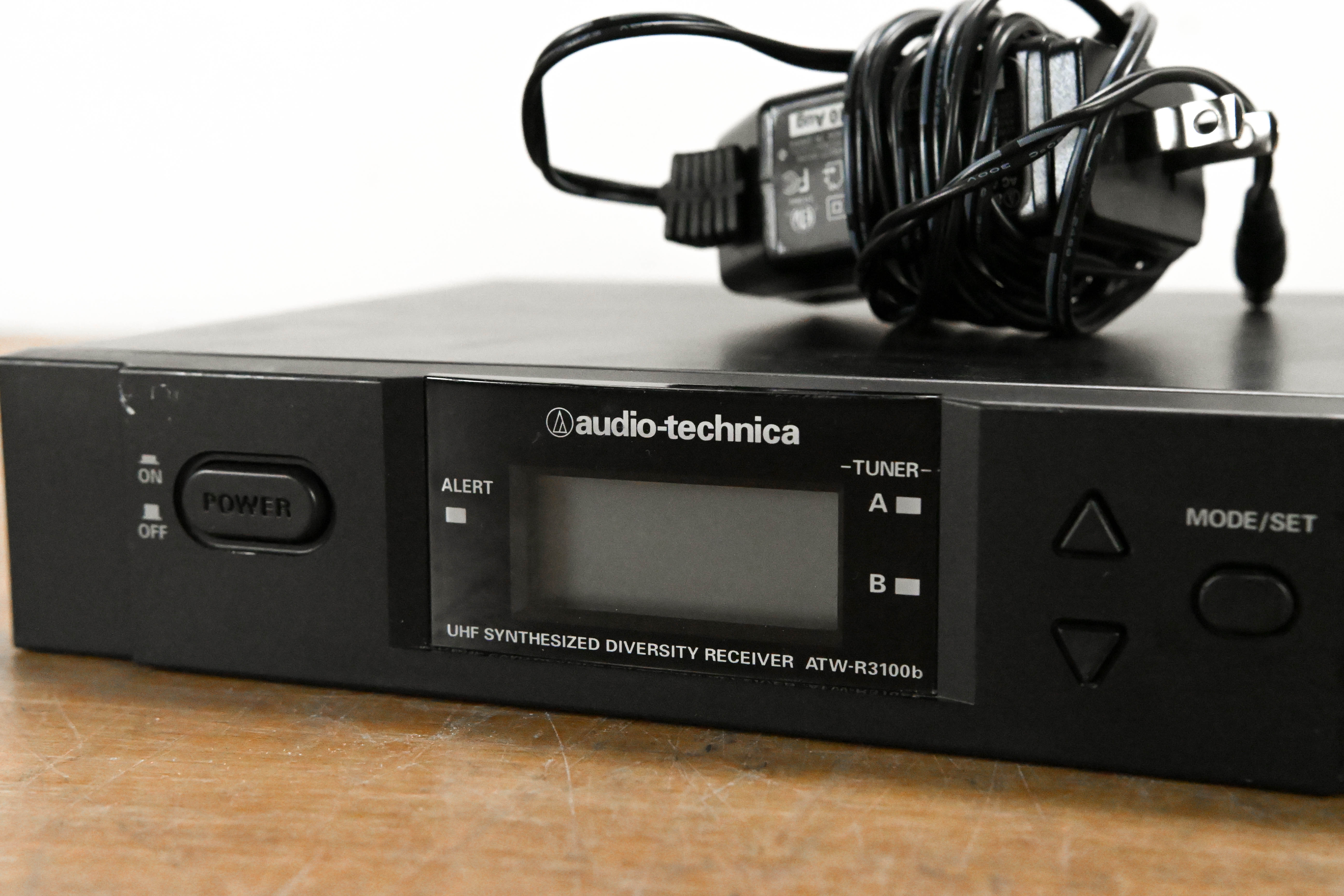 Audio-Technica ATW-R3100bC Receiver w/ ATW-T341bC Mic 541-566 MHz
