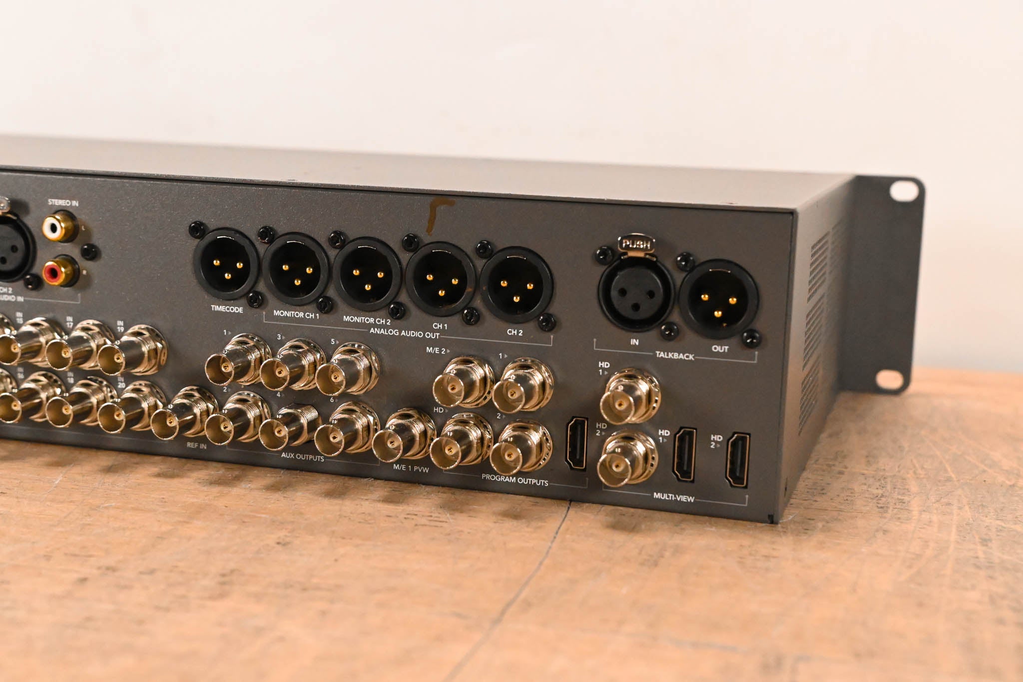 Blackmagic Design ATEM 2 M/E Production Studio 4K