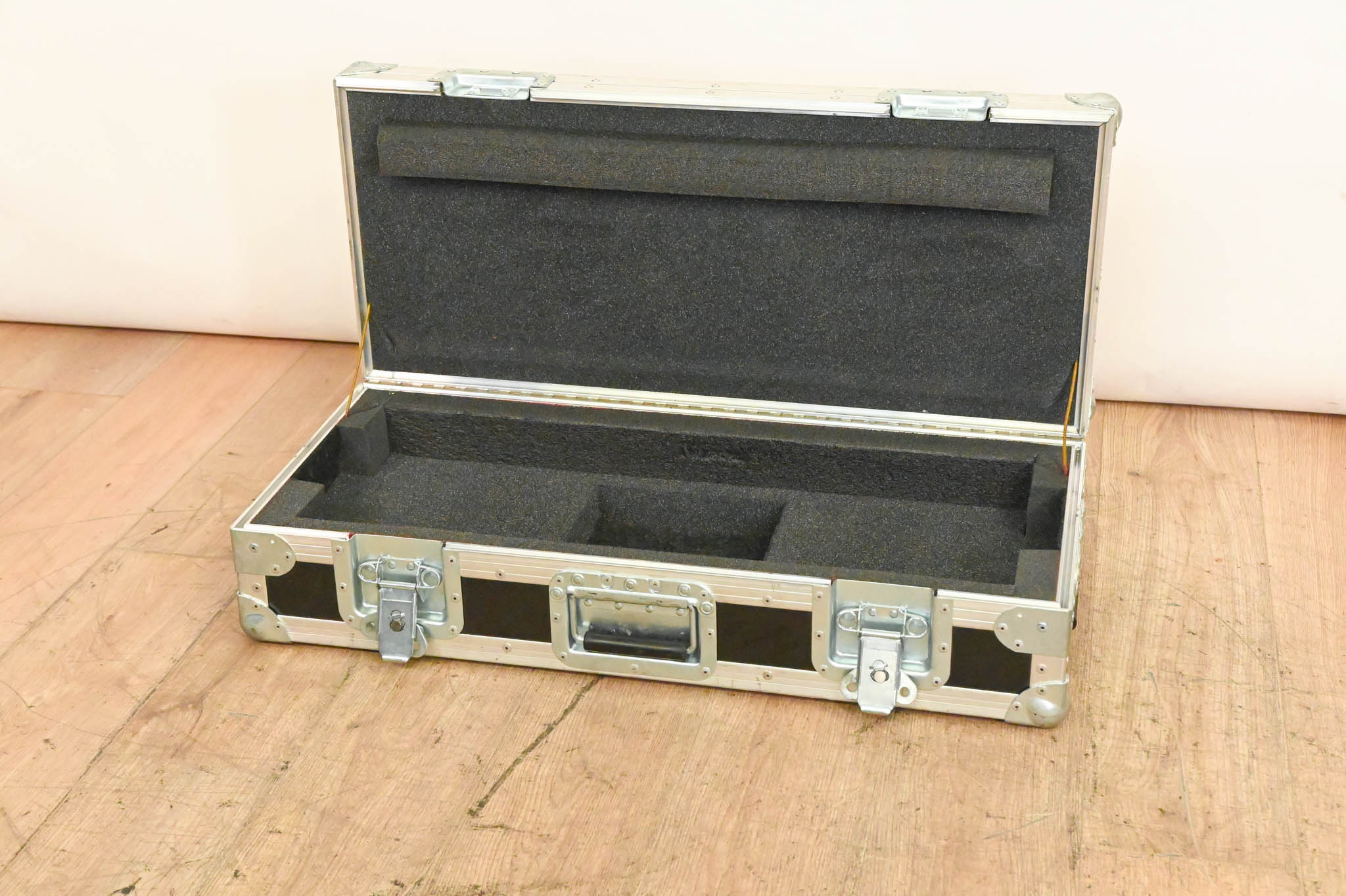 MT Cases Road Case - Interior Dimensions 30" x 12.5" x 7"