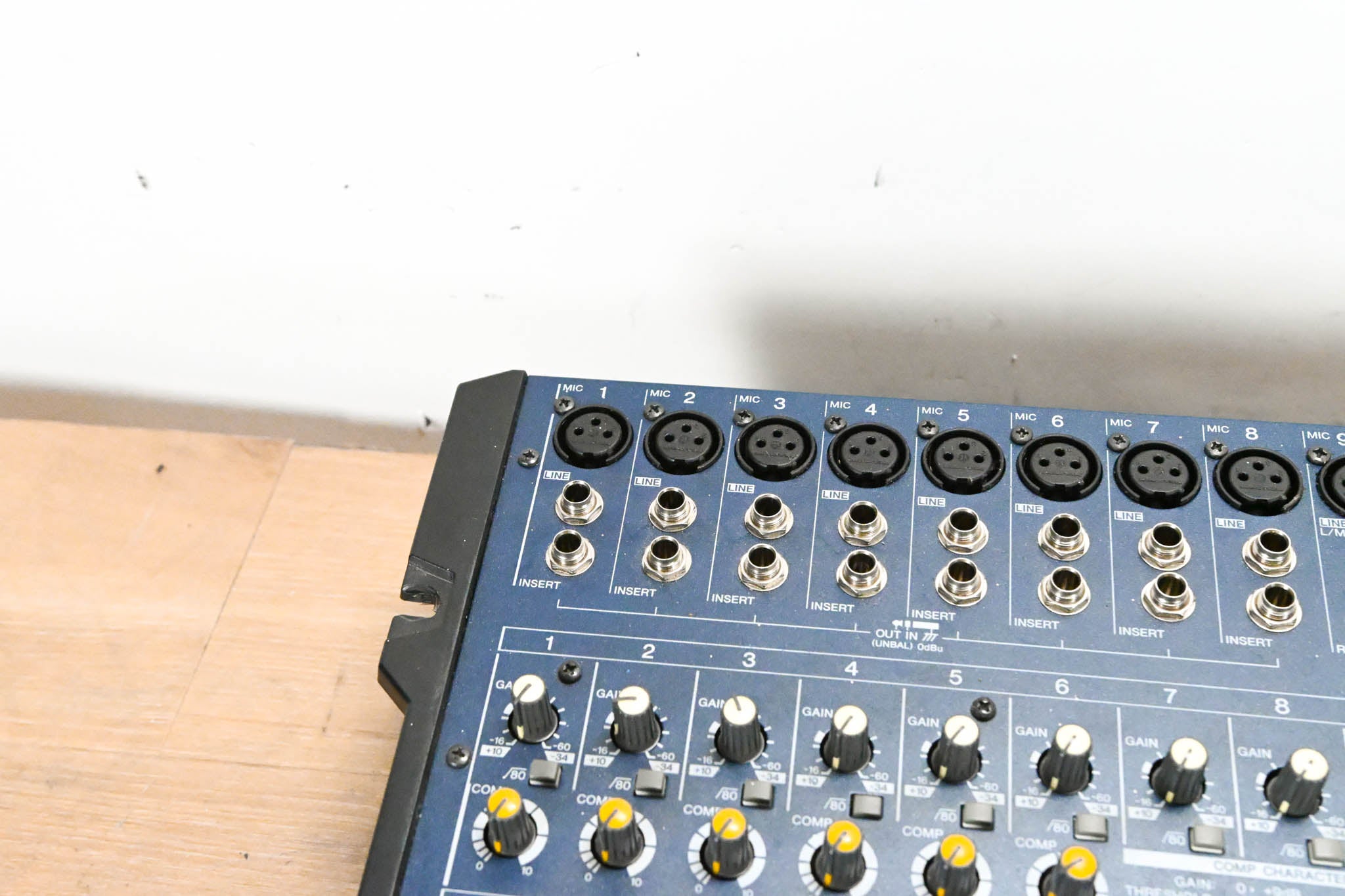 Yamaha MG166CX-USB 16-Channel 4-Bus Rack-Mountable Mixer with USB